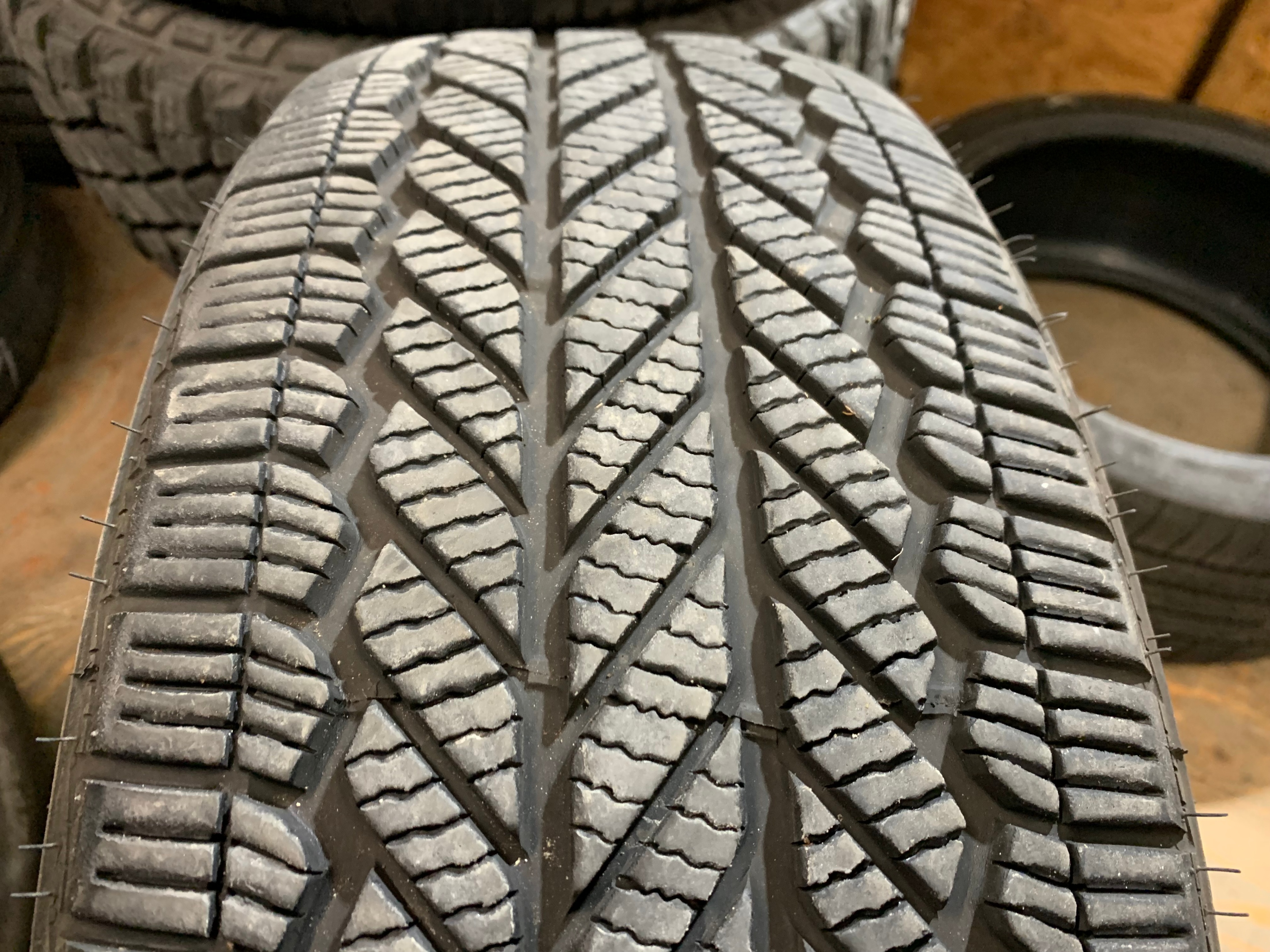 1 X single 225/55/19 00V M+S Bridgestone Weatherpeak with 80% - photo 3