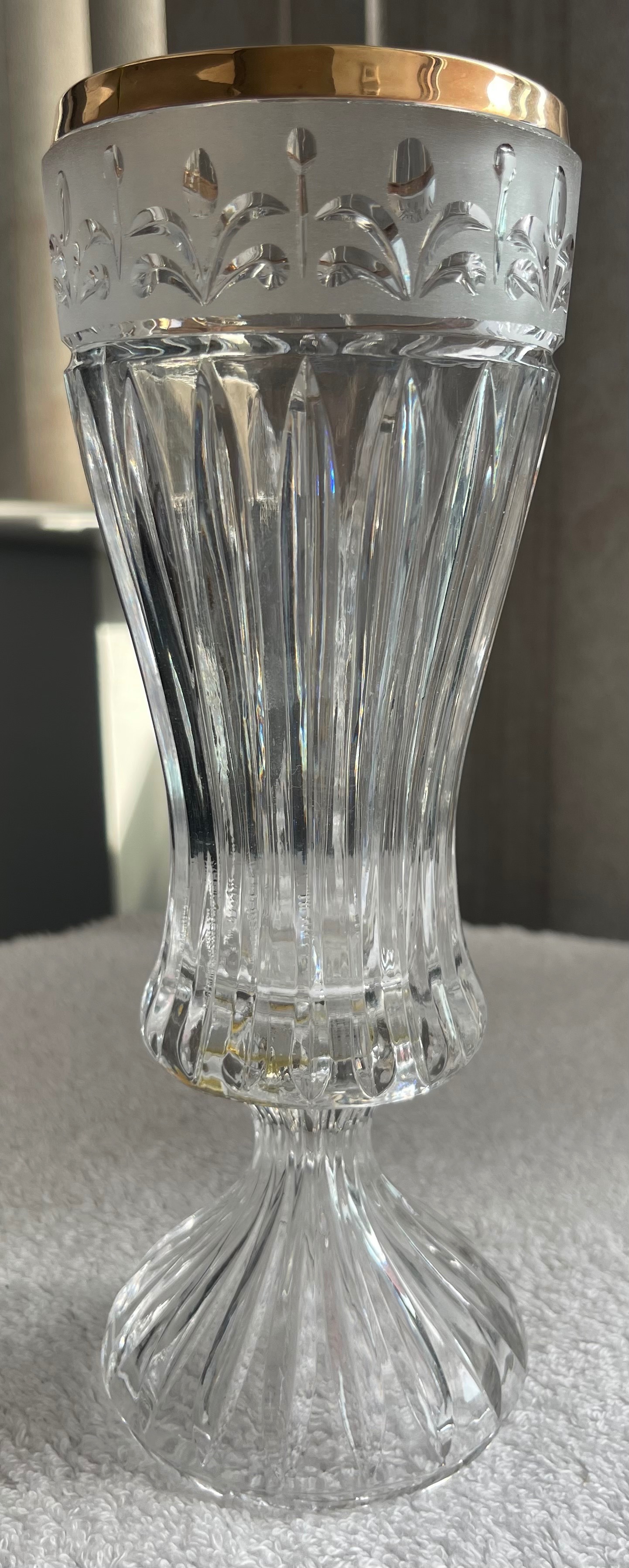 Anna Hütte "Versailles" Floral Crystal Vase (Pedestal Base)