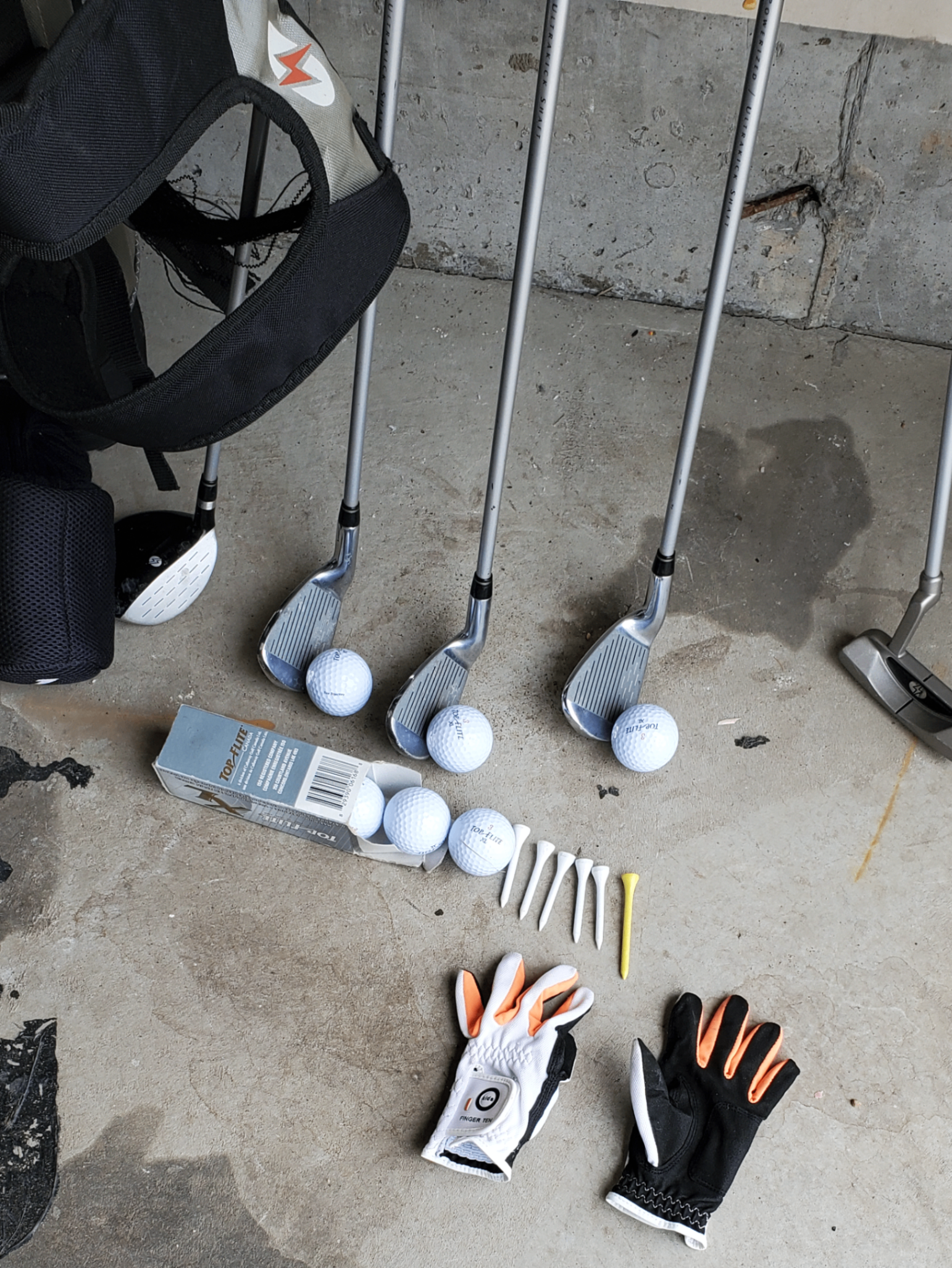 Kids Powerbilt Right-handed Golf Club set