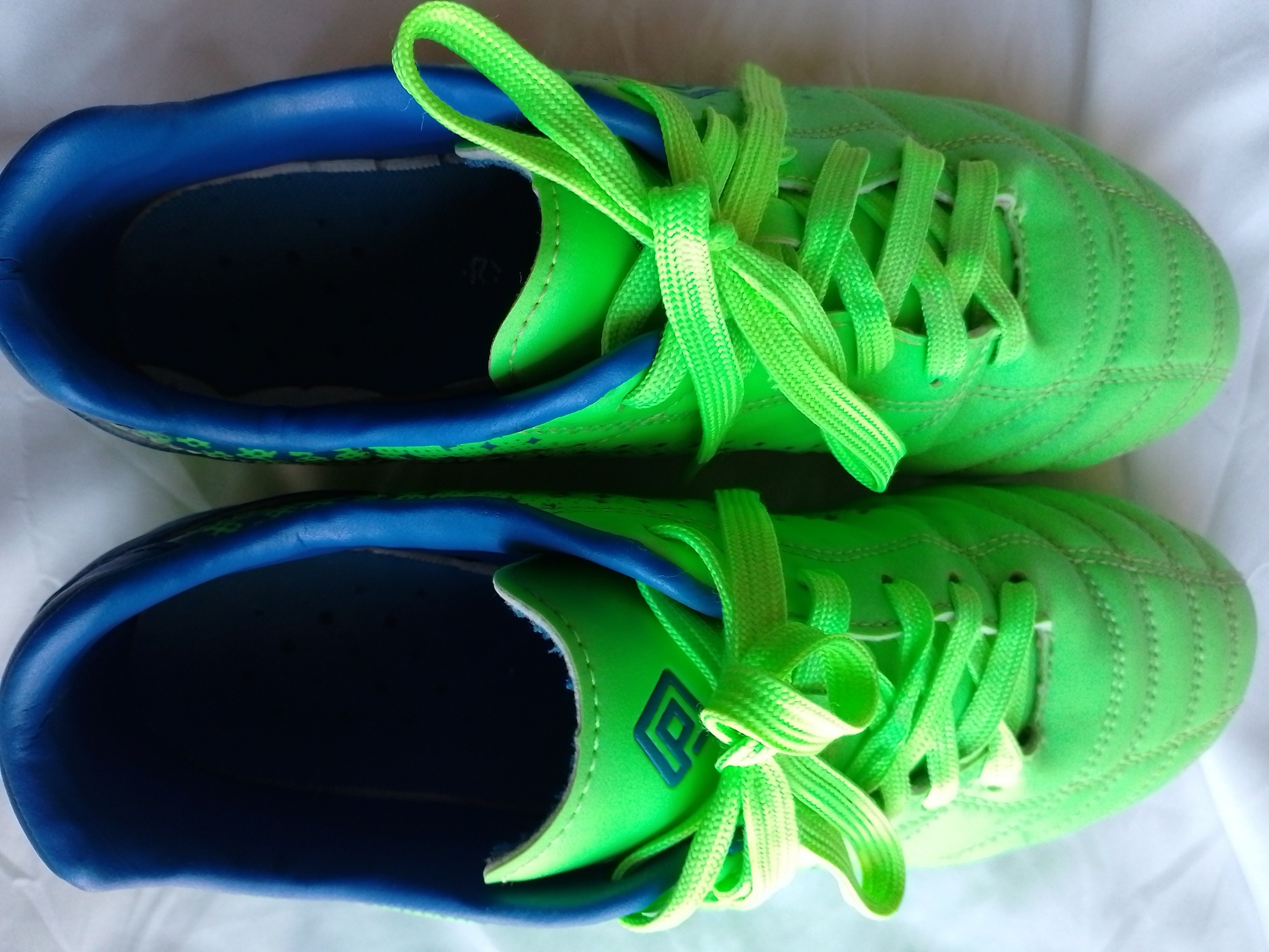 Dream Pairs Soccer Cleats - Green & Blue, grass, size 9