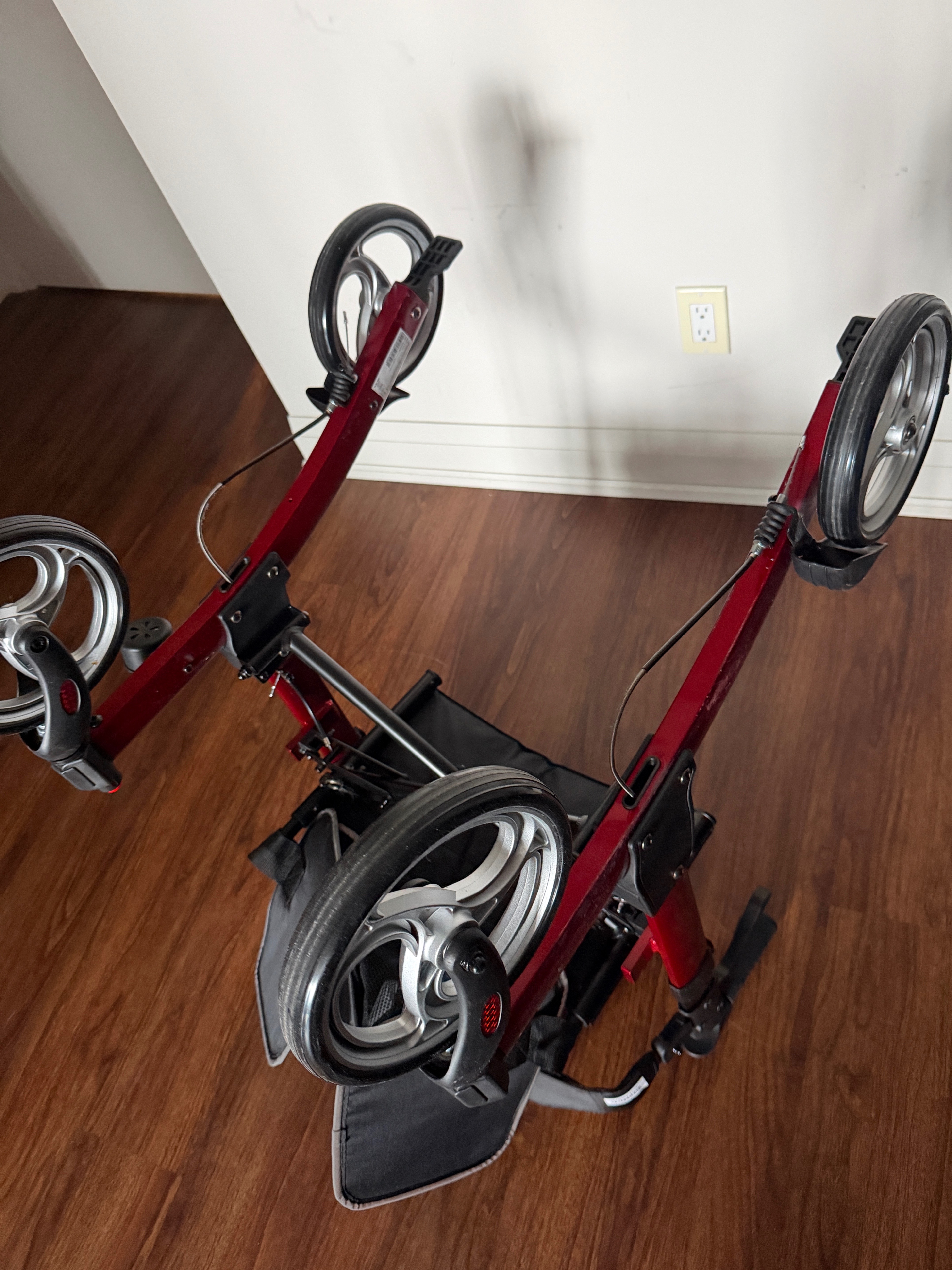 Like-New Walker (Italian, Indoor Use Only) - photo 4