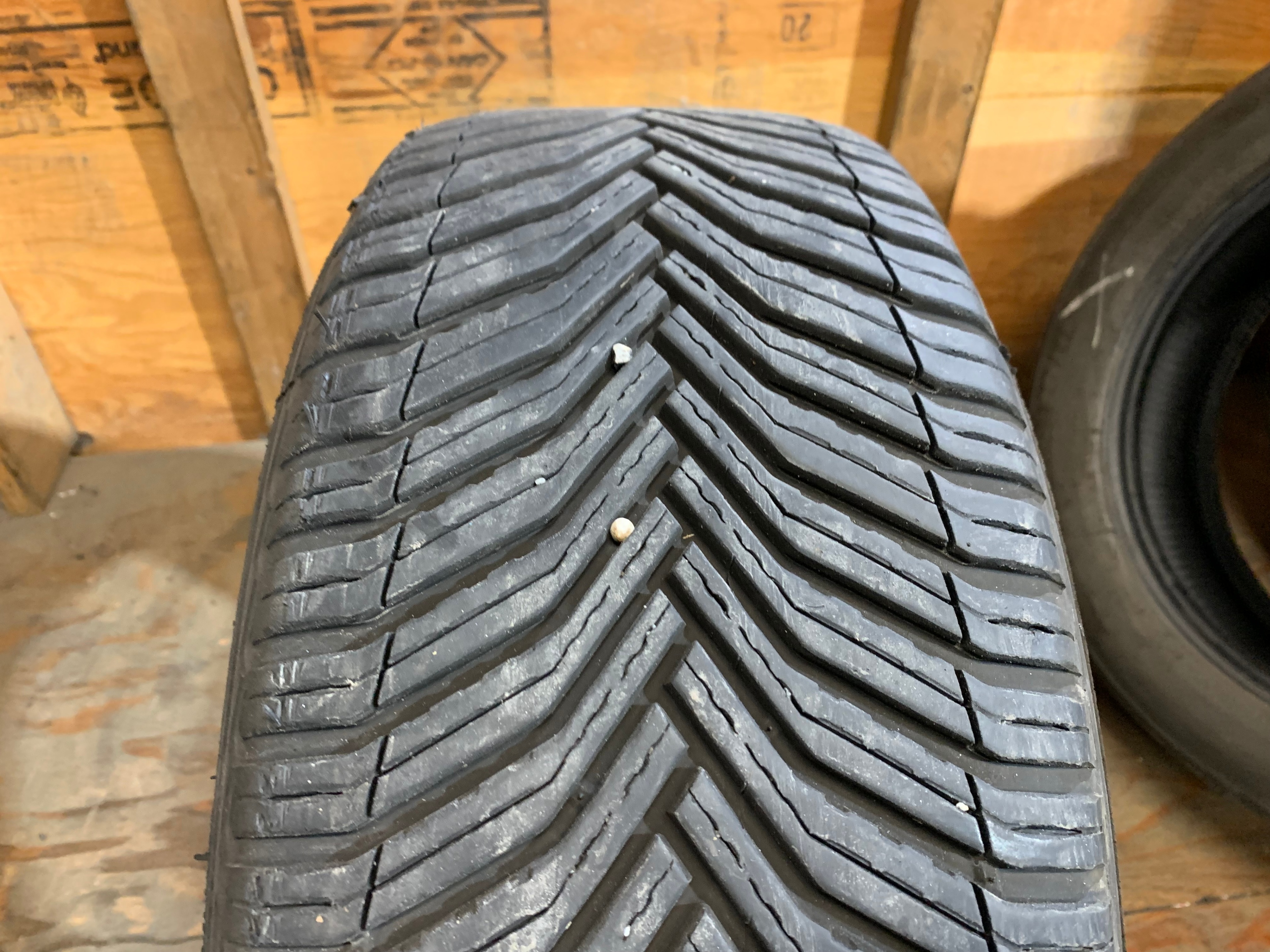 1 x single 215/55/17 94V M+S Michelin Cross climate 2 with 90% - photo 3