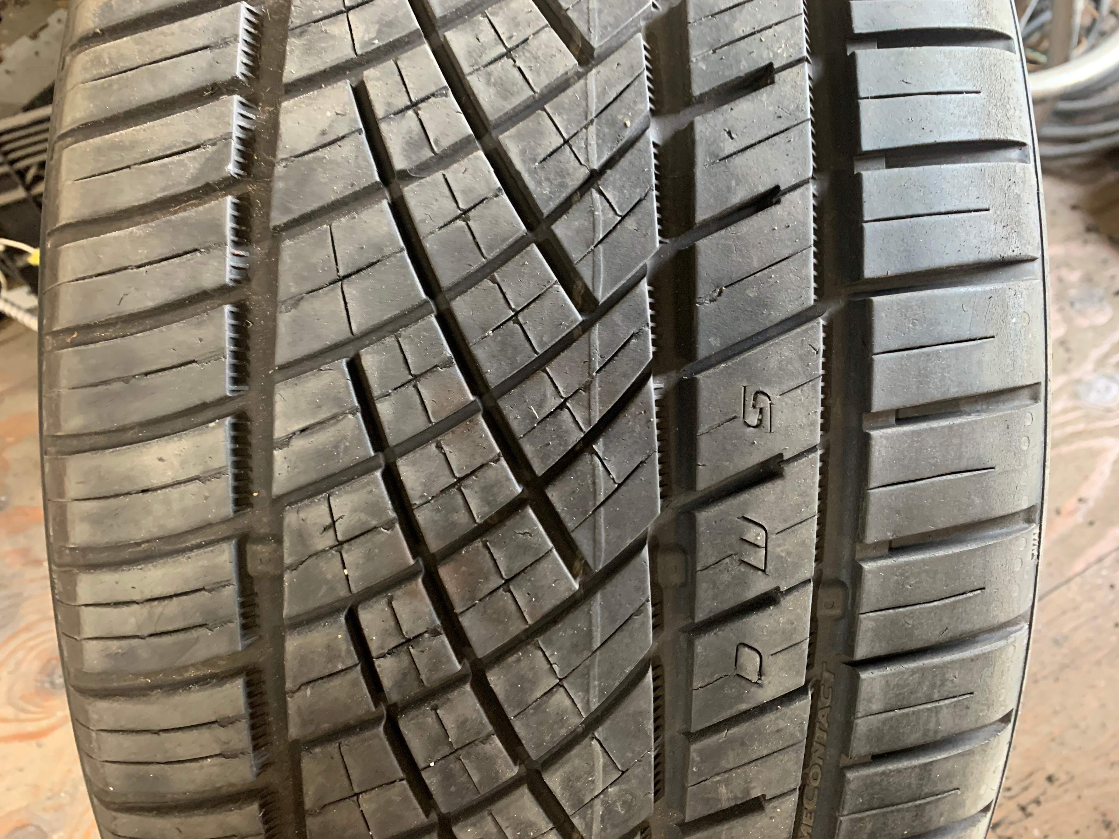 1 X single 275/30/20 Continental extreme contact DWS 06+ 75% - photo 2