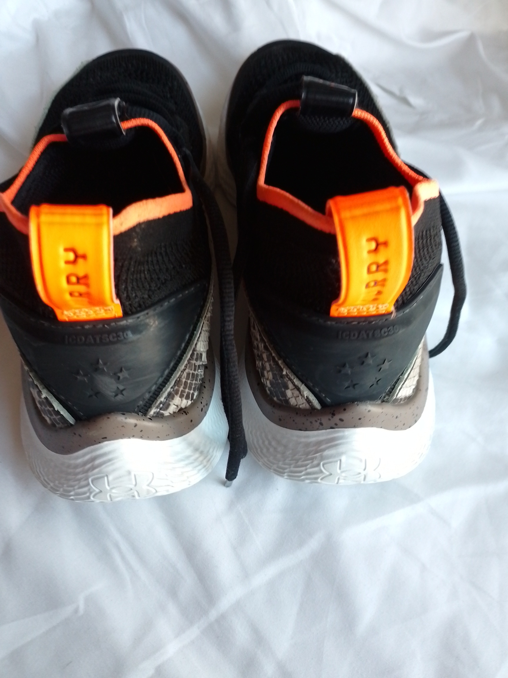 Under Armour Curry 8 GS Black/White Size 7Y - photo 2