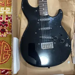 Yamaha SE200 Electric Guitar - photo 5
