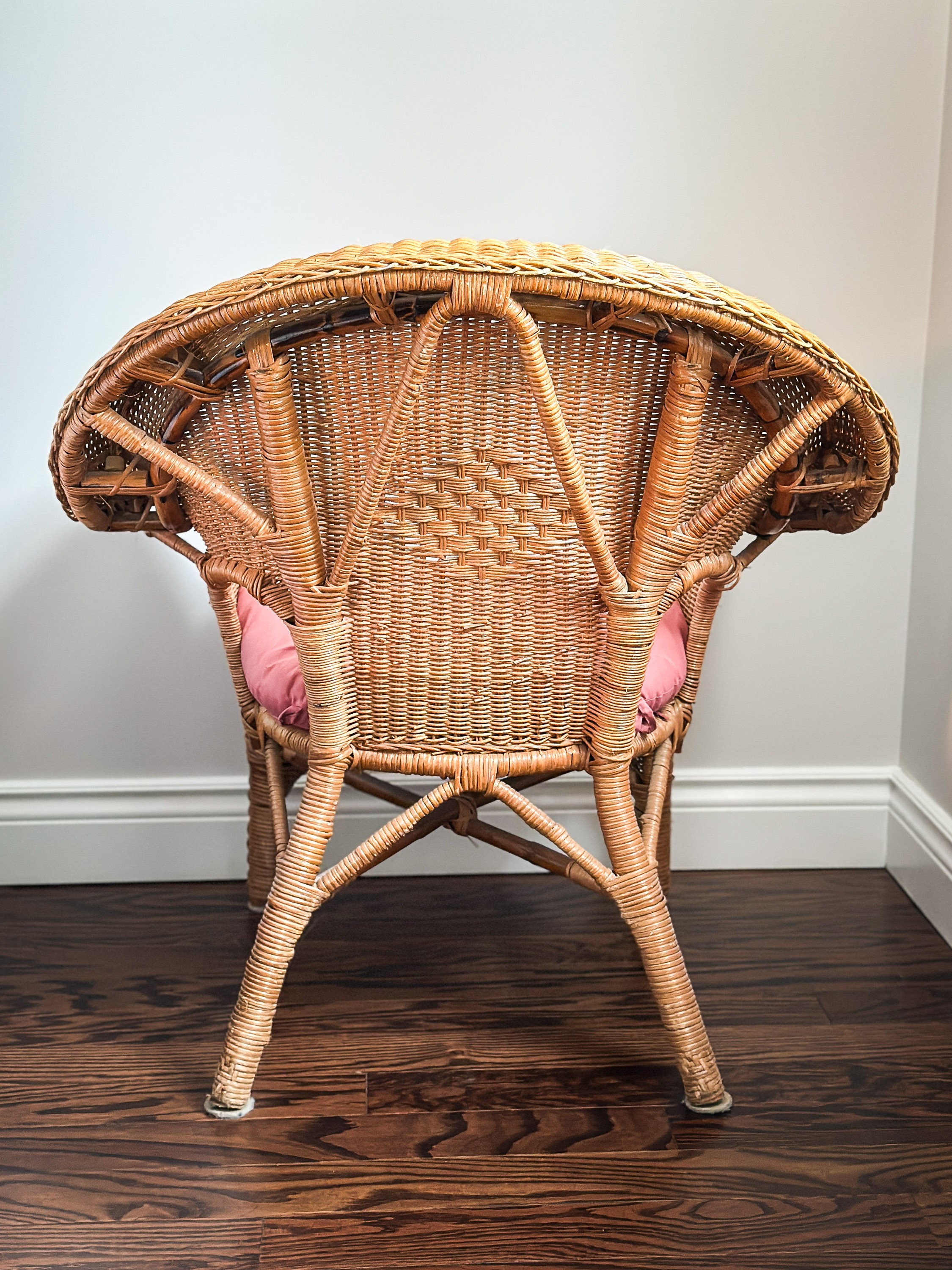Wicker Chair with Pink Cushion - photo 4