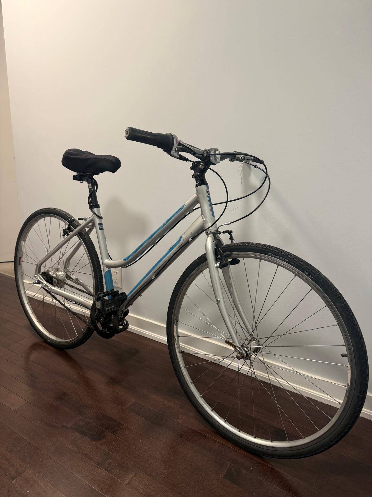 MEC Custom Blue 7005 Aluminum Bike – Lightweight, Sleek & Ready - photo 2