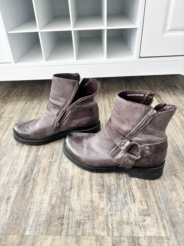 Ladies size 8 fashion boots - photo 2
