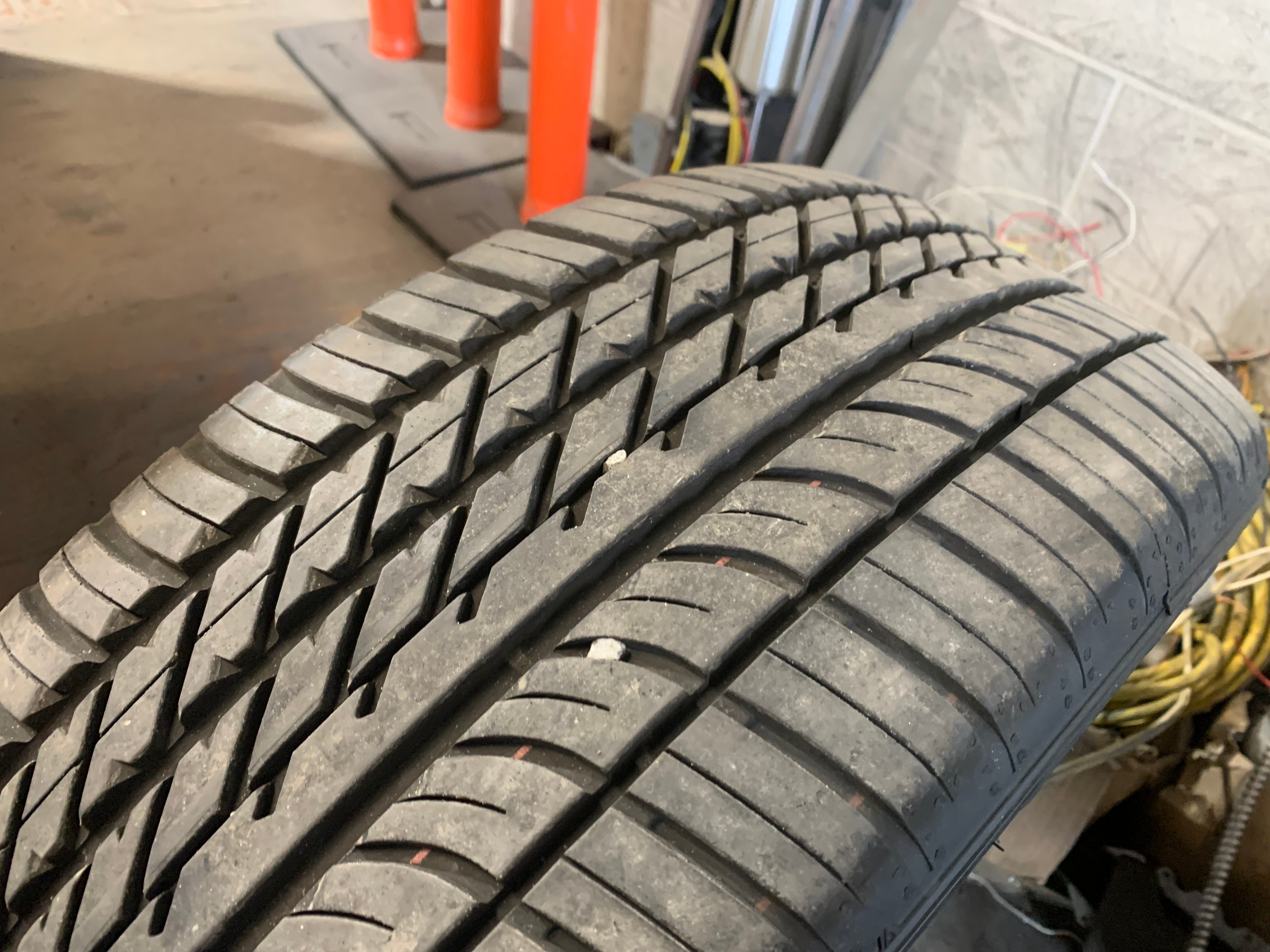 1 X single 235/50/20 Goodyear Eagle F1-AT SUV 4X4 with 90% tread - photo 4
