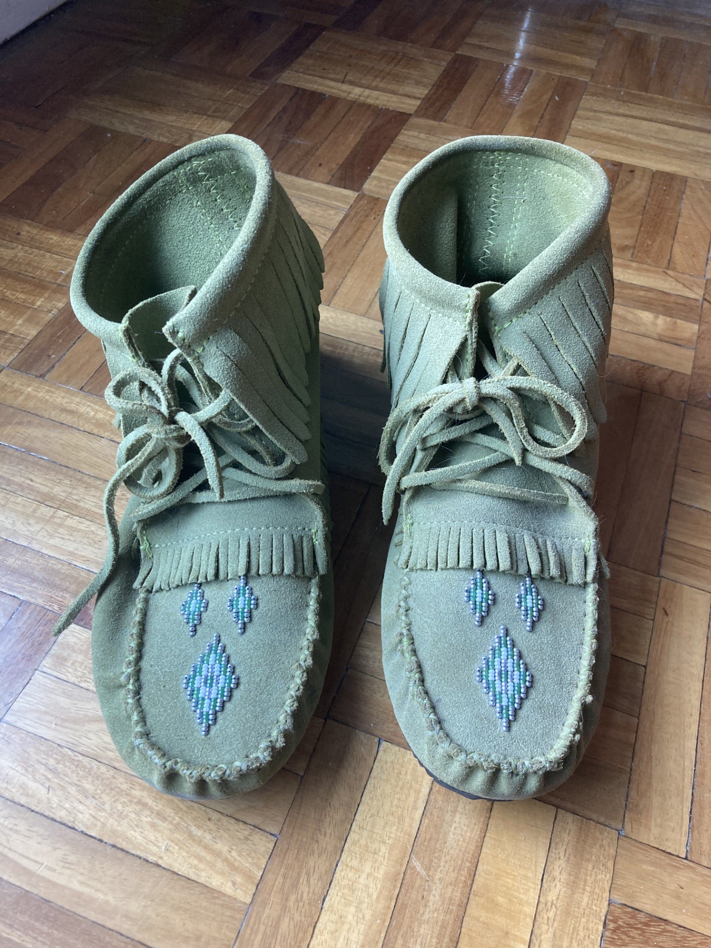 Manitobah Mukluks sage green suede moccasins (Women's size 9)
