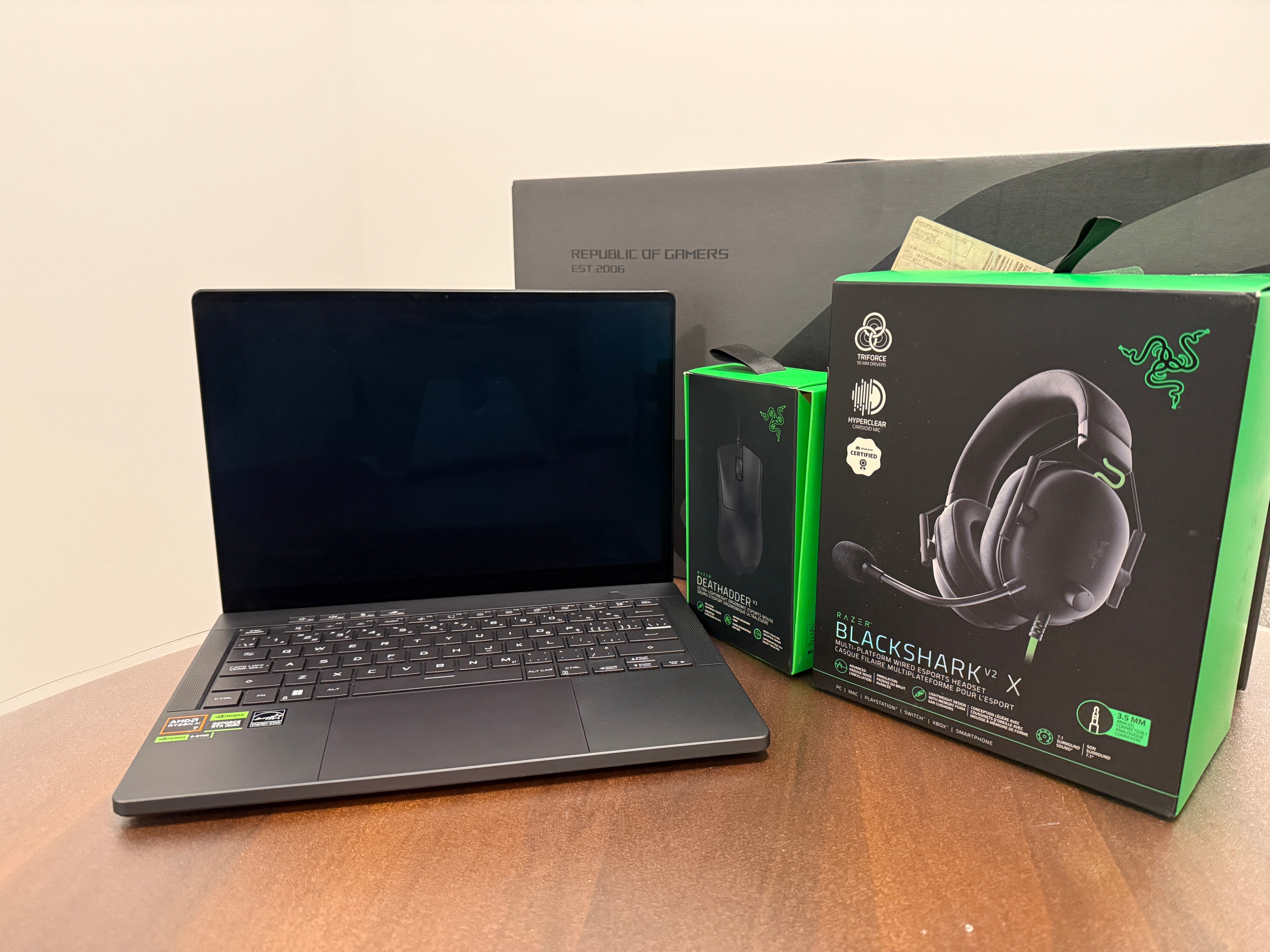ASUS ROG Zephyrus G14 - gaming set