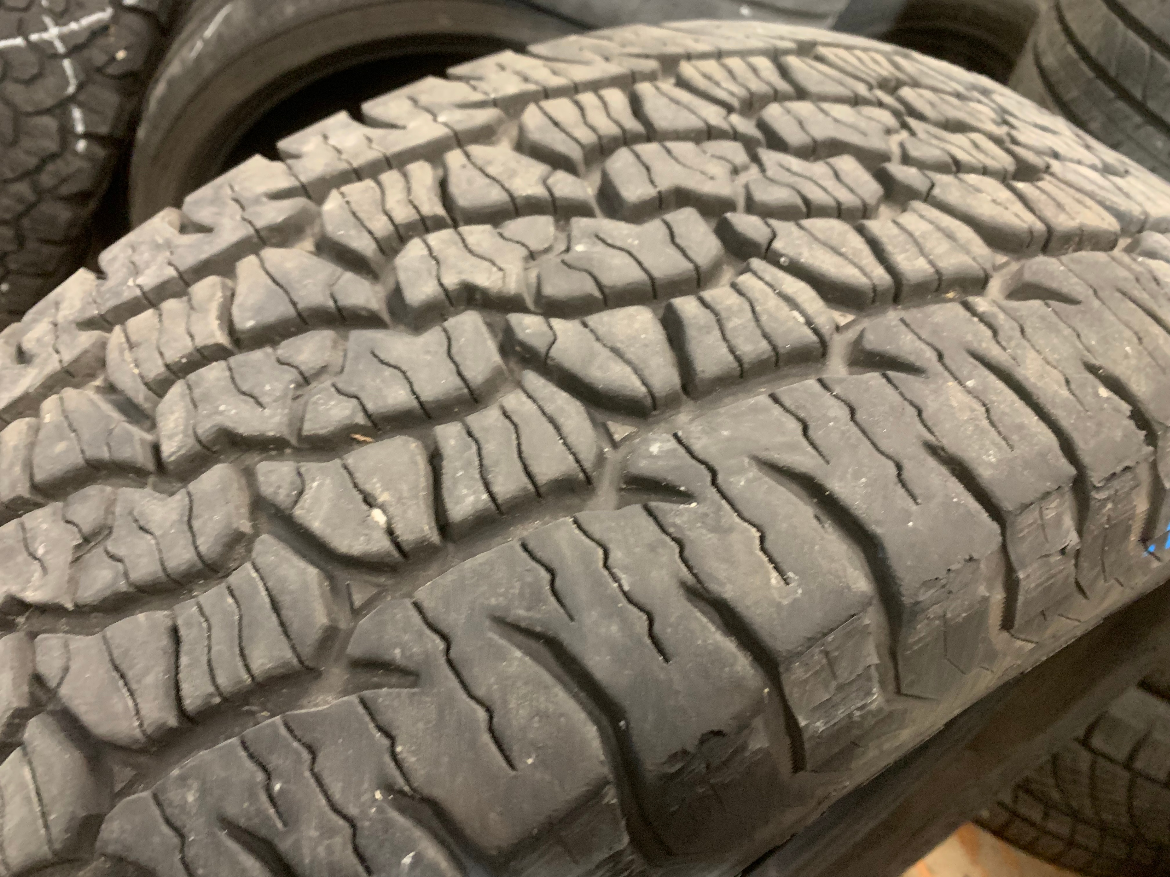 1 X single 275/60/20 M+S BFG Trail-Terrain T/A with 90% tread - photo 3