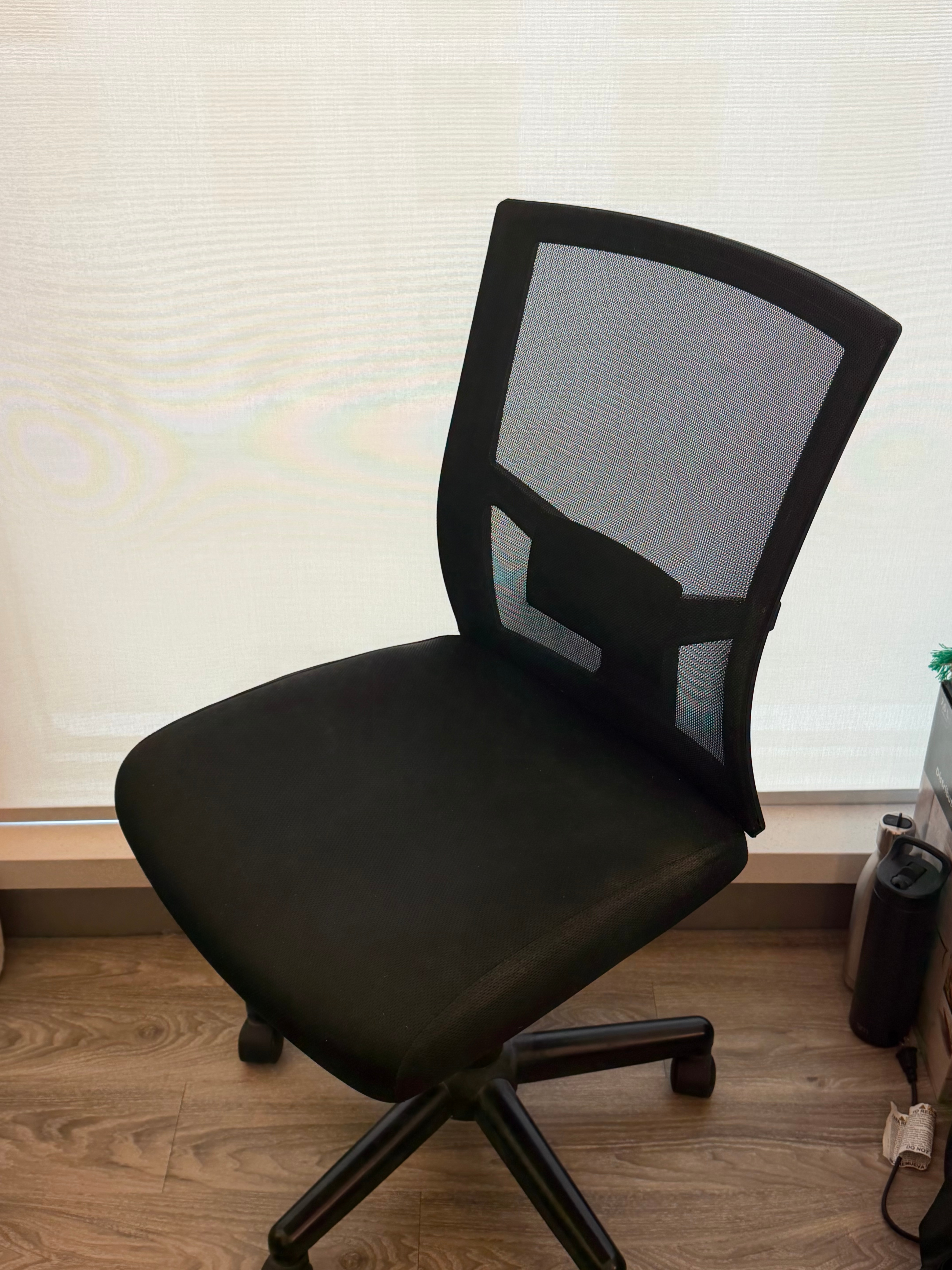 Staples Radnor Mesh Office Chair – Black – Good Condition