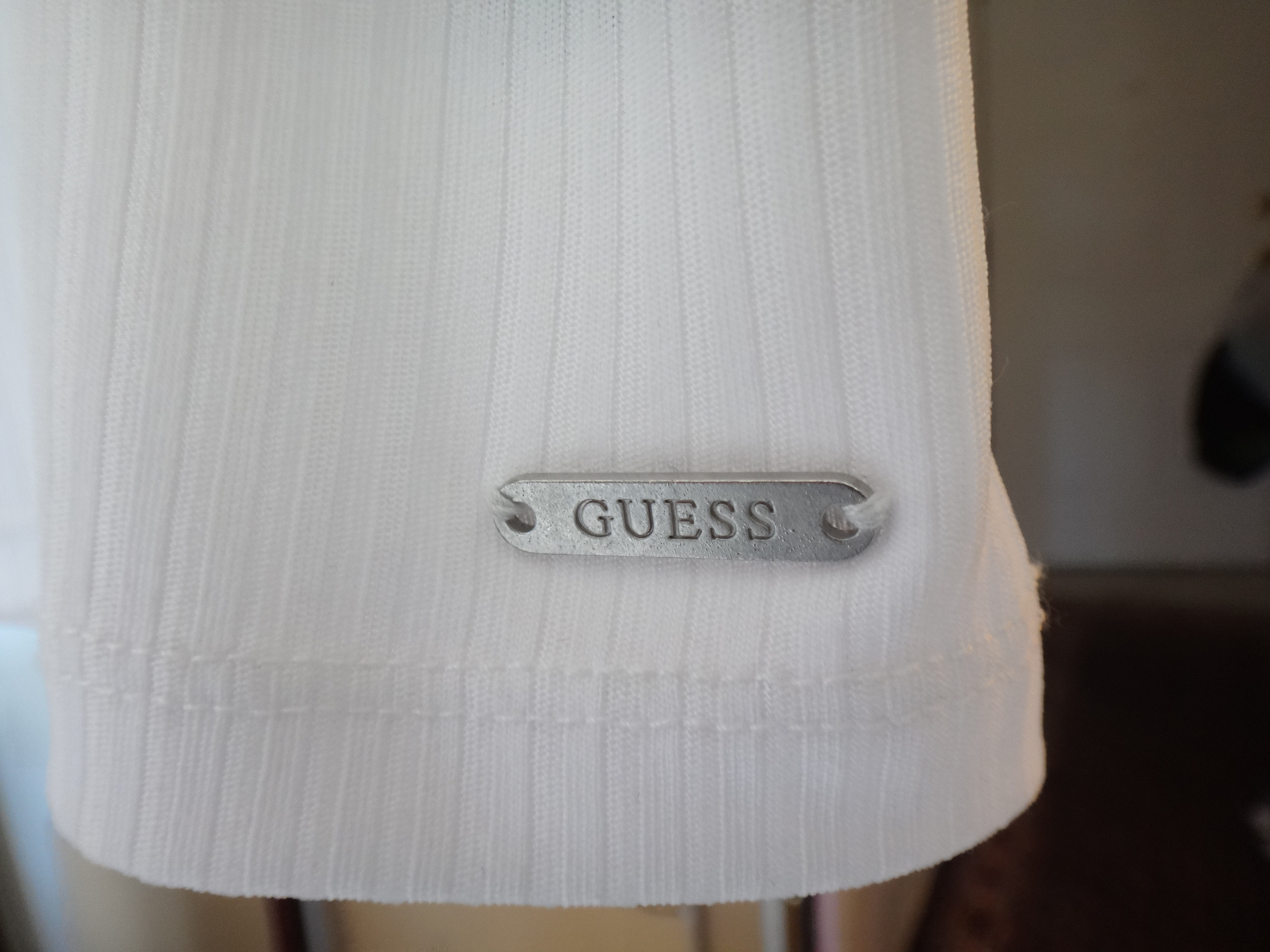 ✅👍🆕GUESS Men's Small Vertical Stripes Knit White V-Neck T-Shirt - photo 4