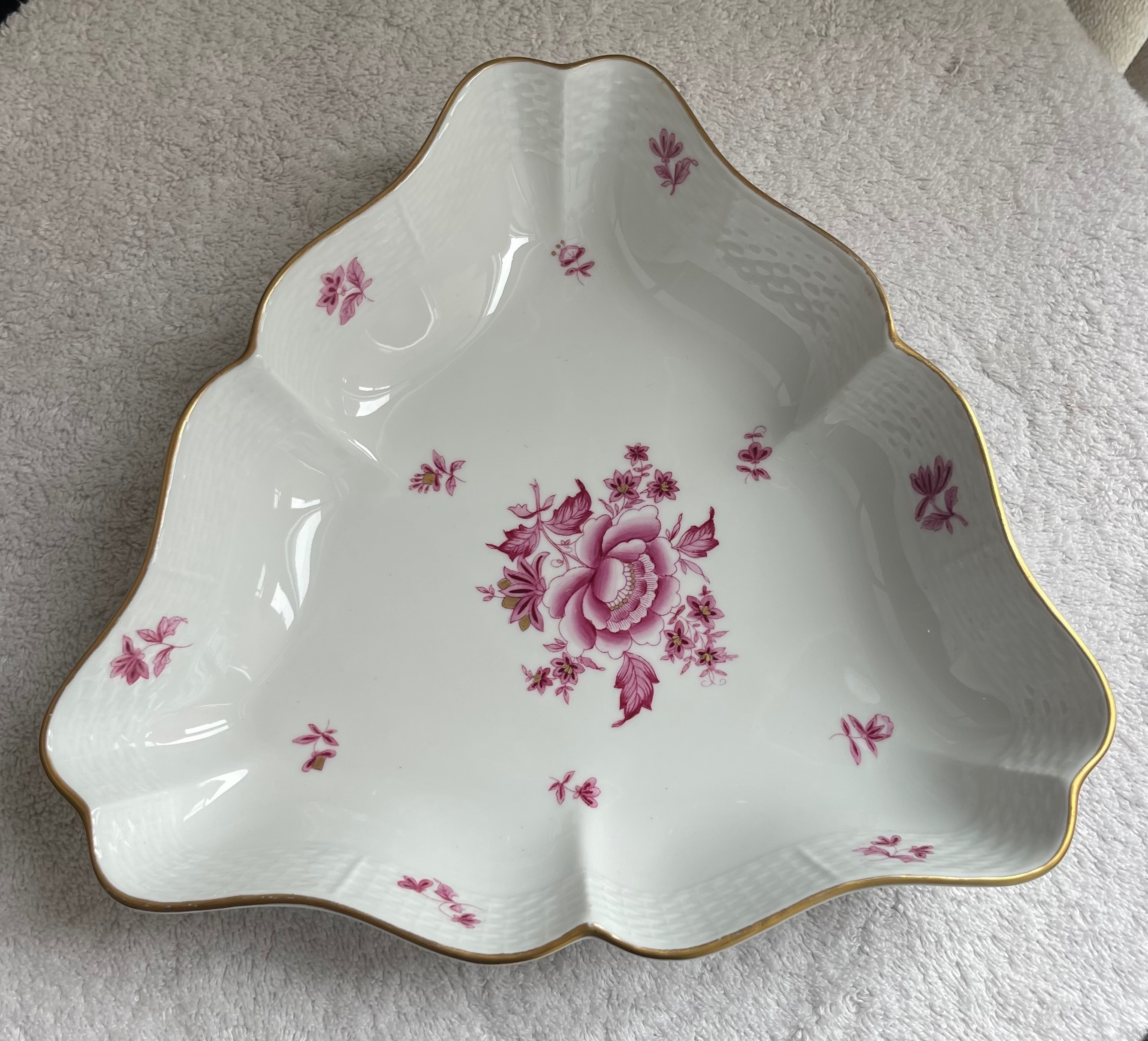 Herend Hungary "Raspberry" 10" Triangular Dish - photo 2