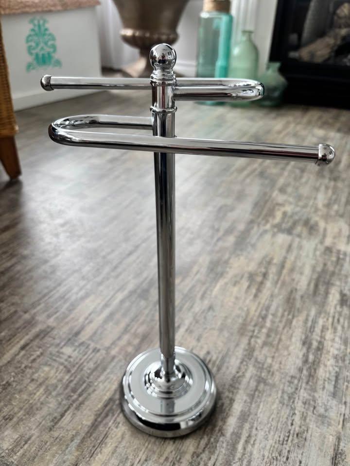 Crome hand towel holder