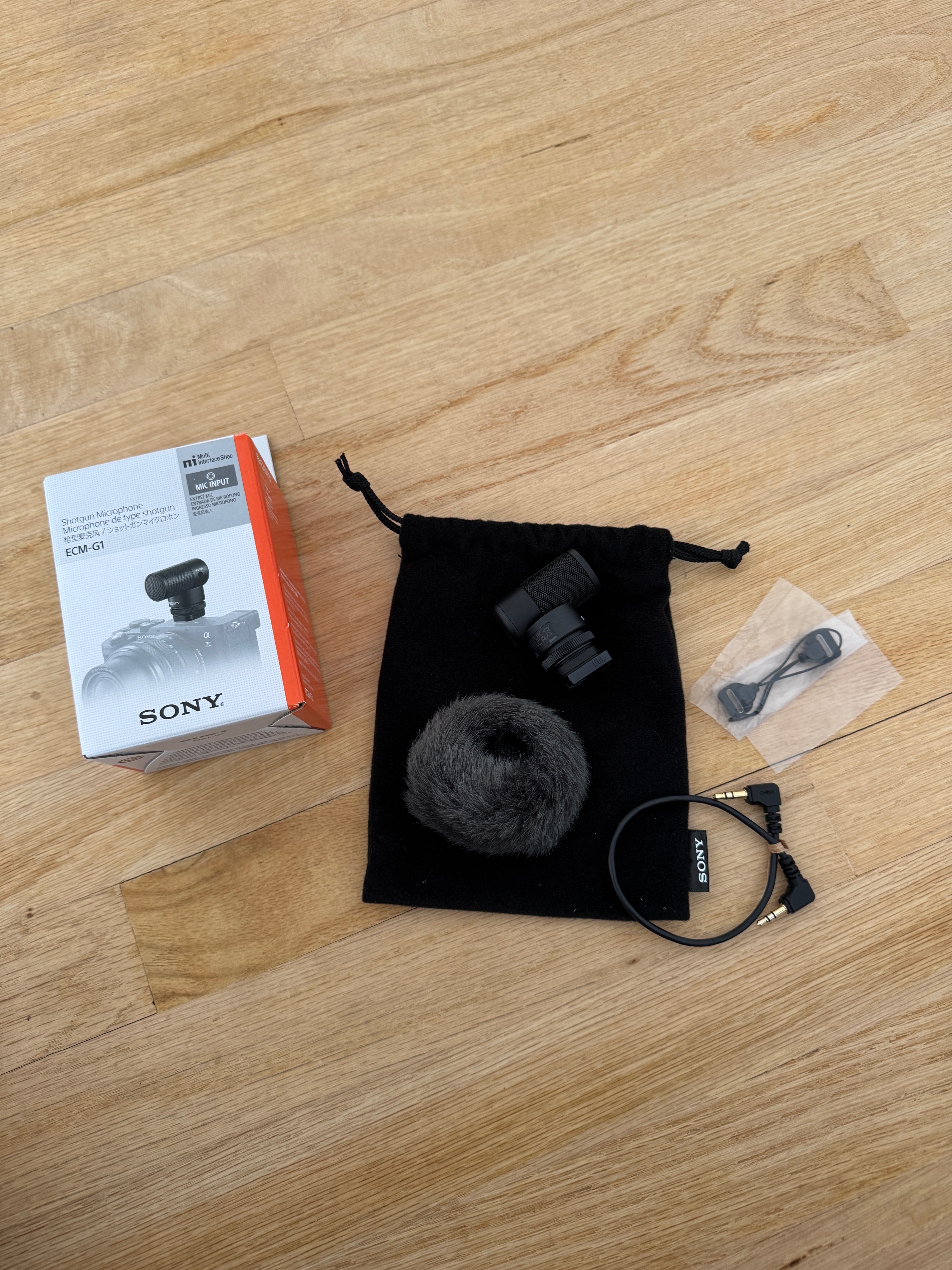 Sony Creator Kit II Microphone + Bluetooth Grip Vlogging Camera - photo 2