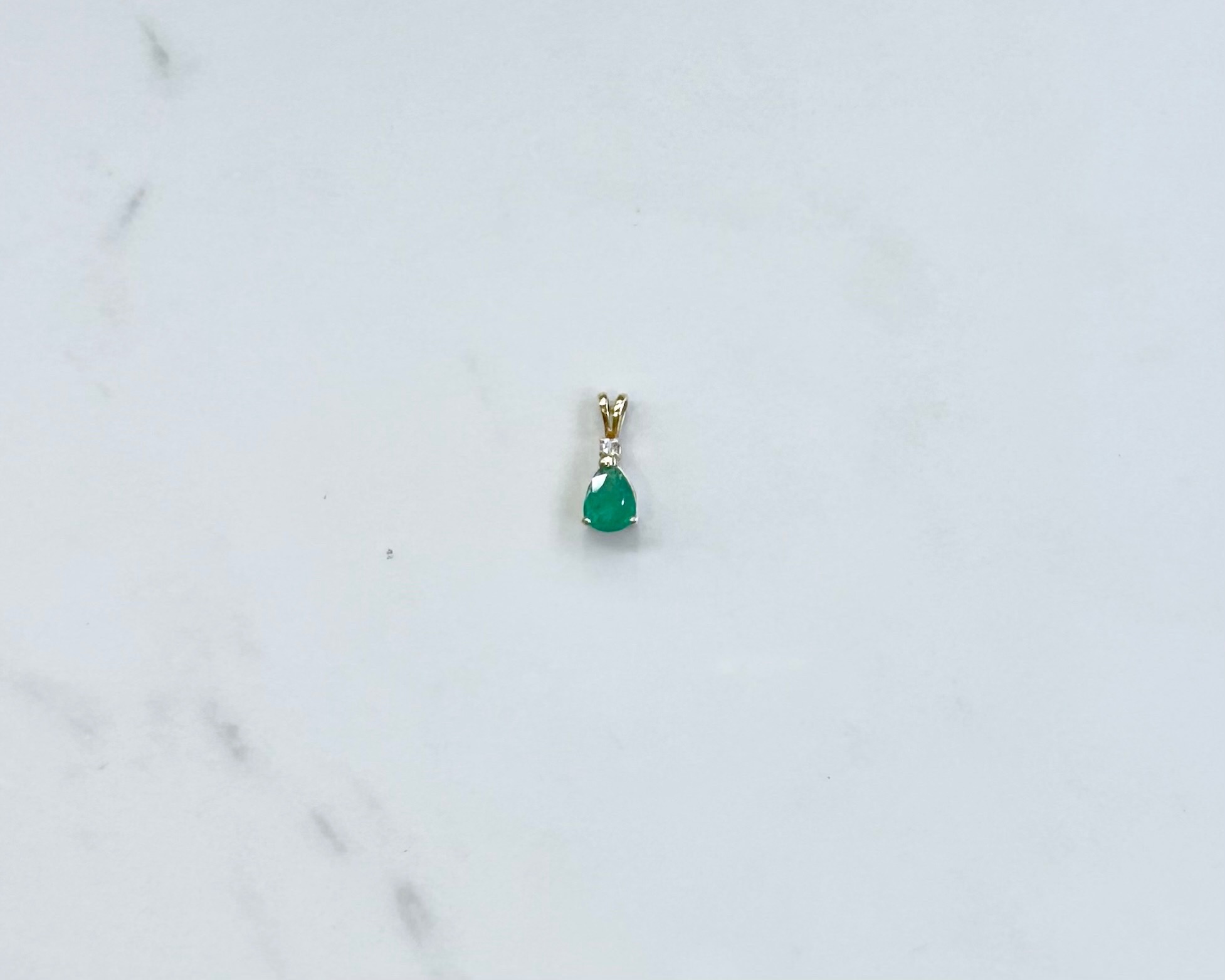 18K Gold Pendant with Emerald Diamond