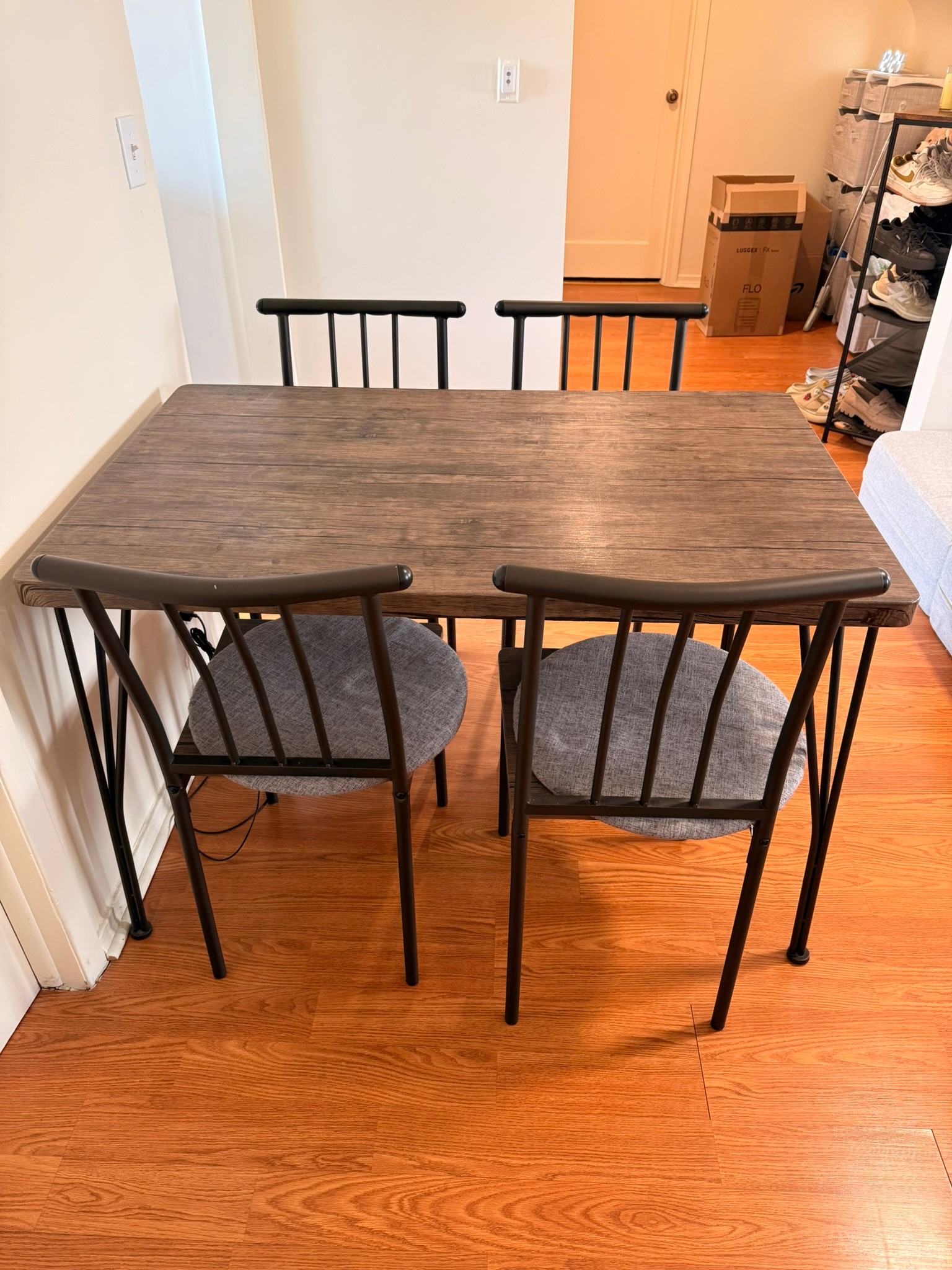 Dining Table Set with 4 Chairs – Excellent Condition - photo 2