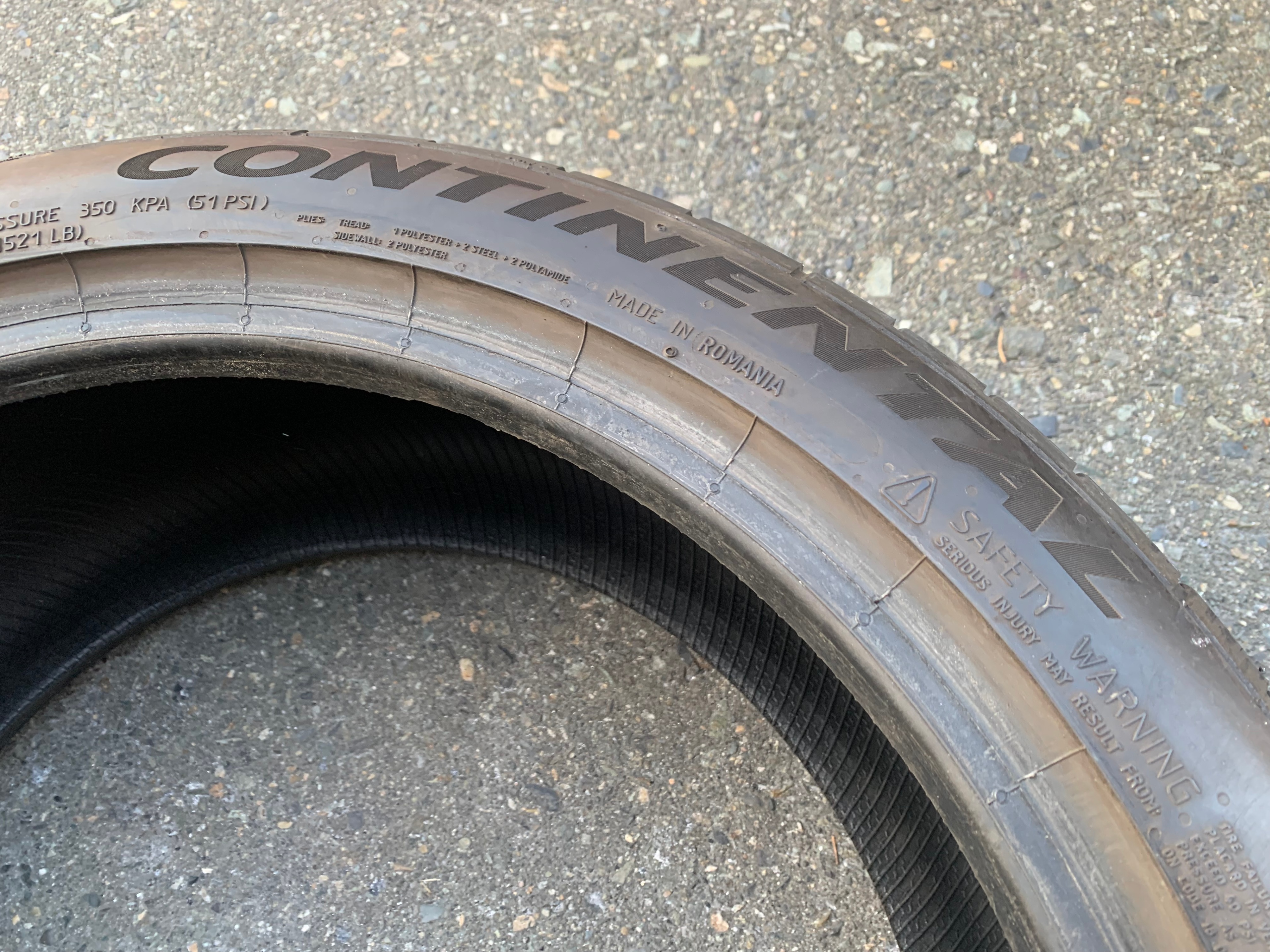 PAIR of 235/40/18 Continental Extreme contact Sport with 50% - photo 4