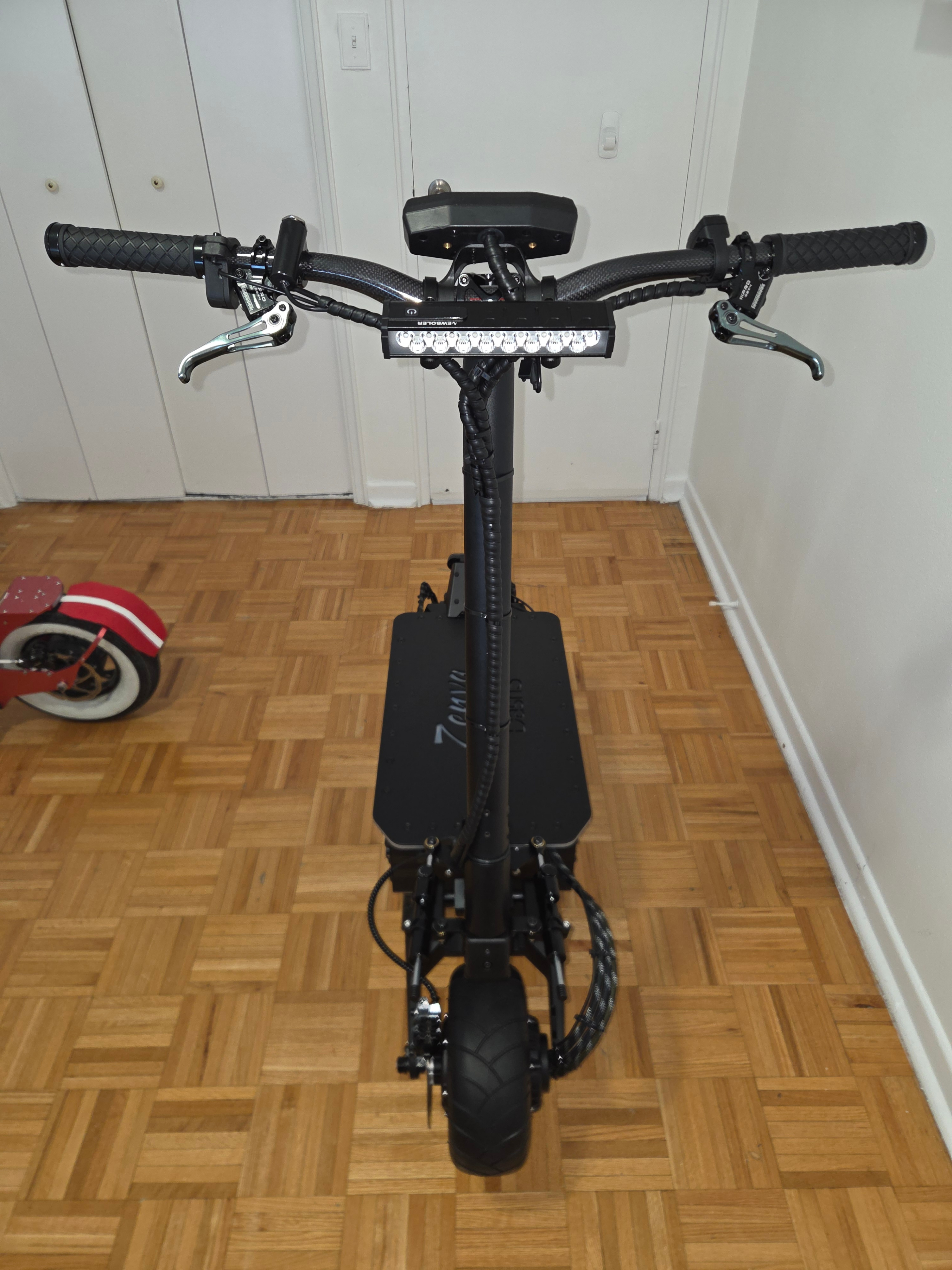 BRAND NEW ZENVA DASH-S HYPERSCOOTER