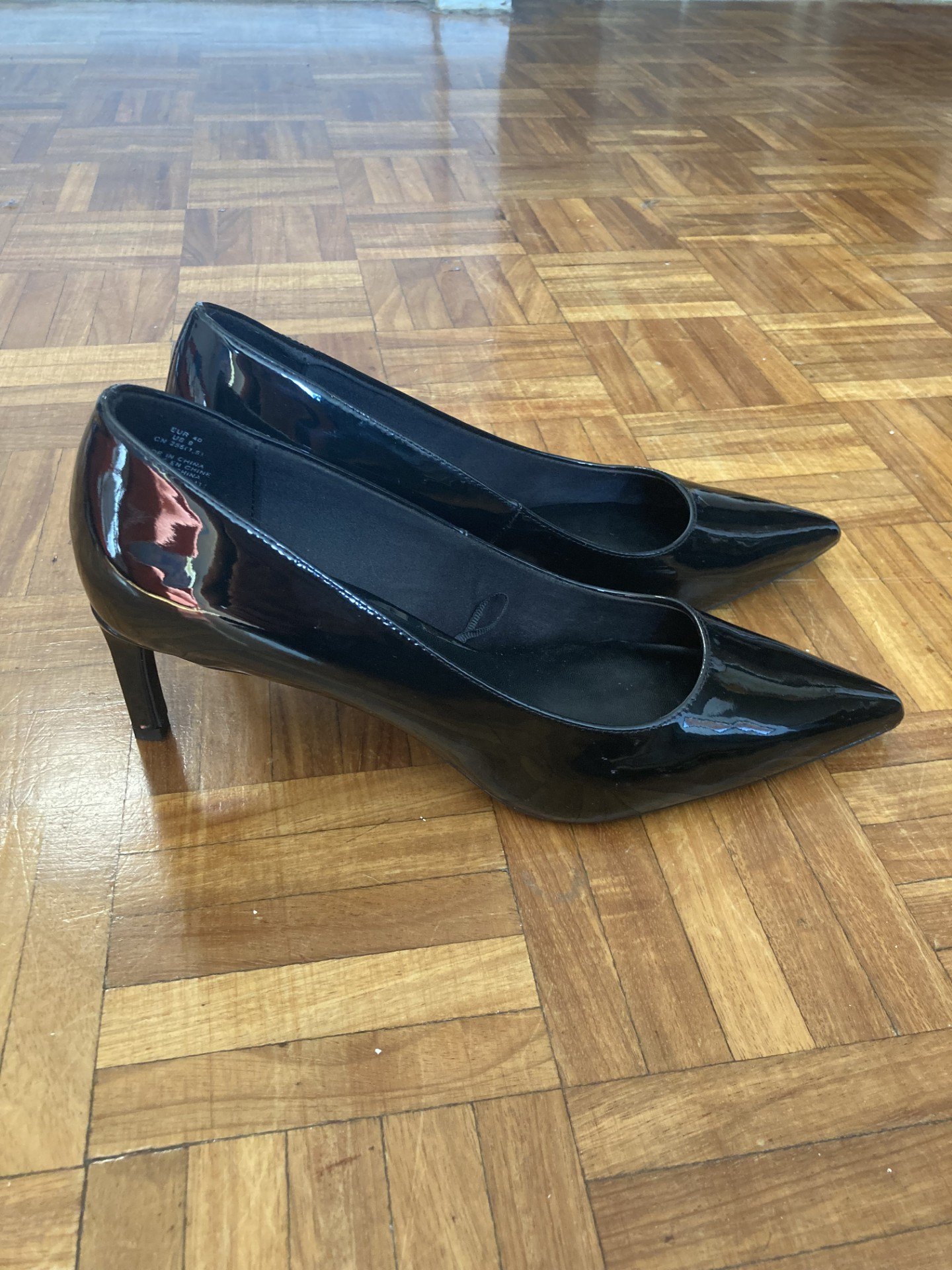 H&M Shiny Black Faux Leather Kitten Heels (Women's Size 9) - photo 2