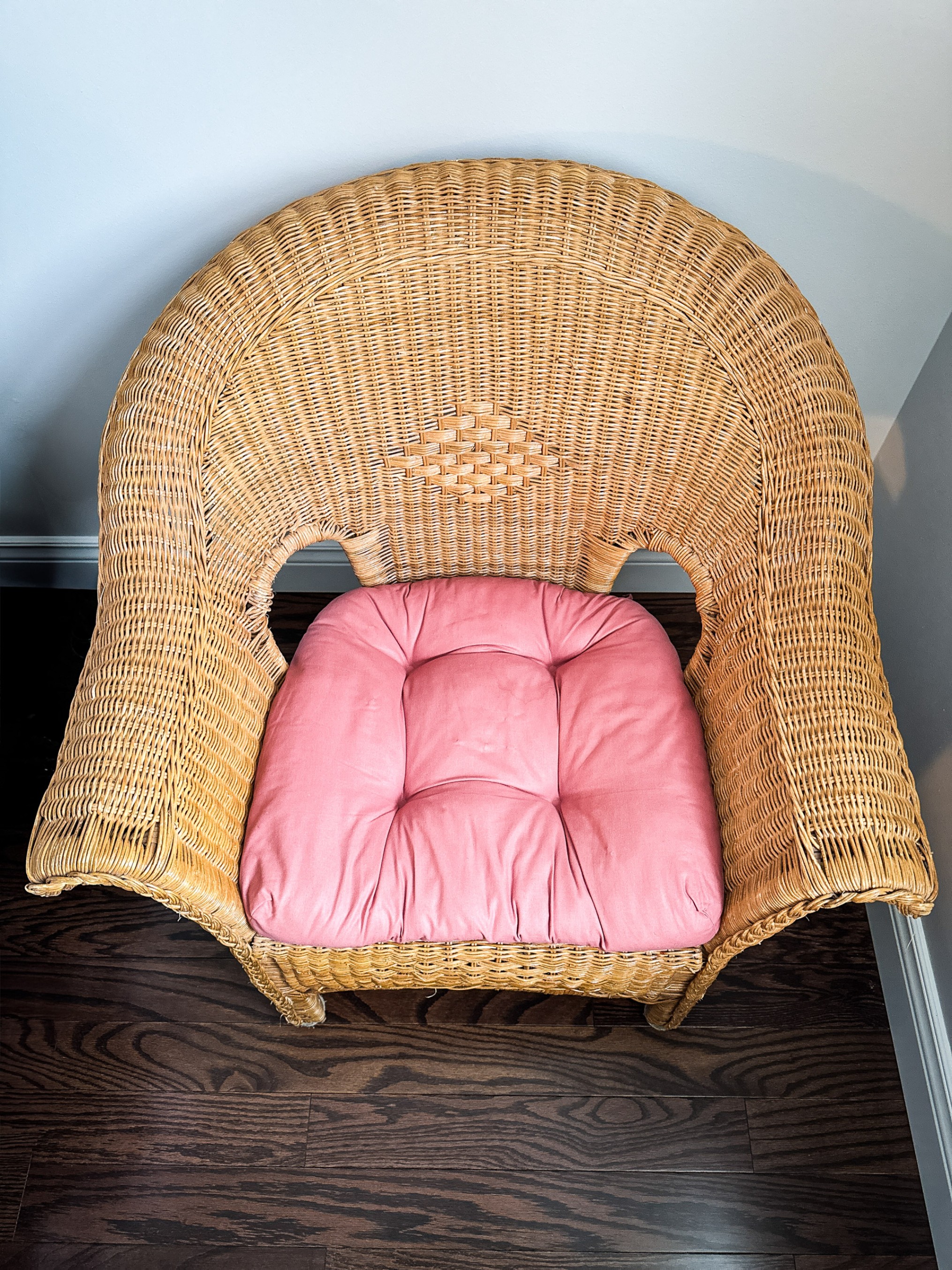 Wicker Chair with Pink Cushion - photo 2
