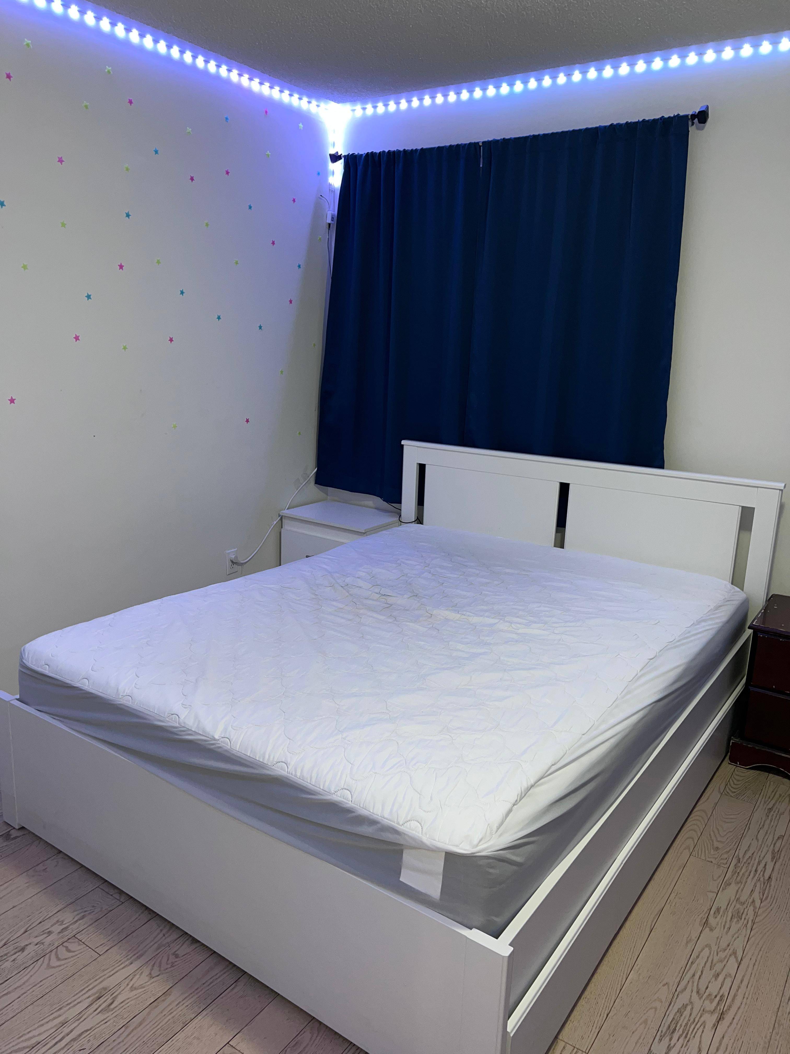 IKEA HAUGSVÄR Queen Hybrid Mattress – Excellent Condition