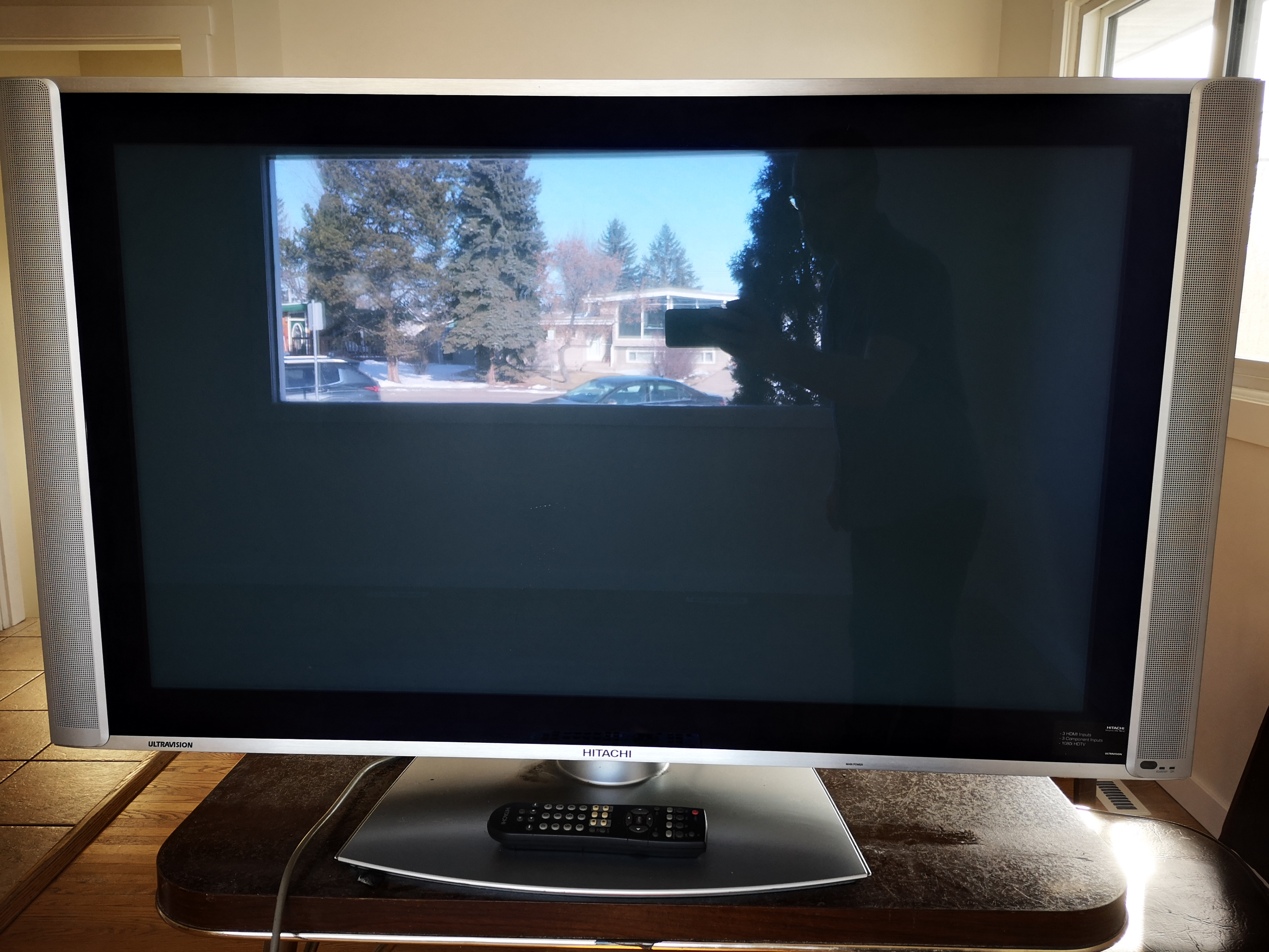 40" Hitachi Ultravision TV - photo 2