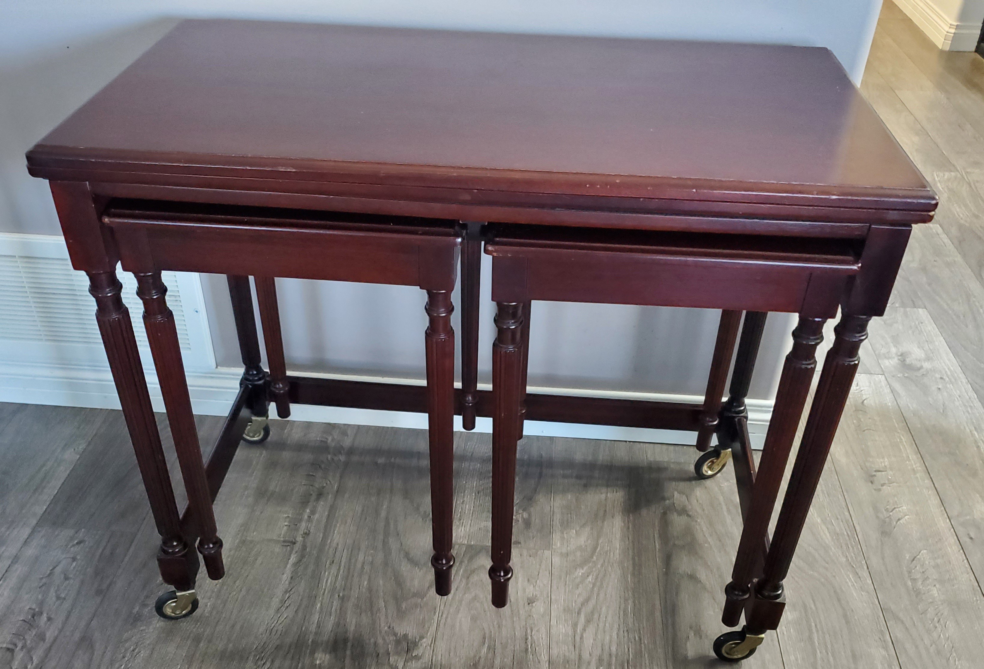 MAHOGONY VINTAGE TABLE SET