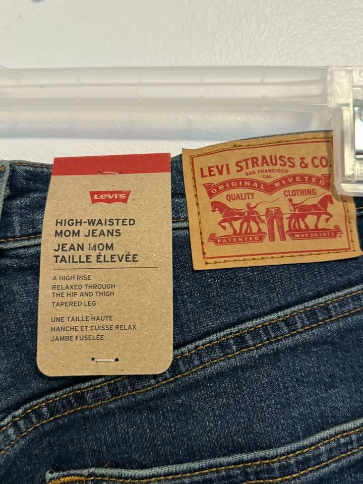 Brand-new LEVI's High Waisted Mom Jeans - photo 5