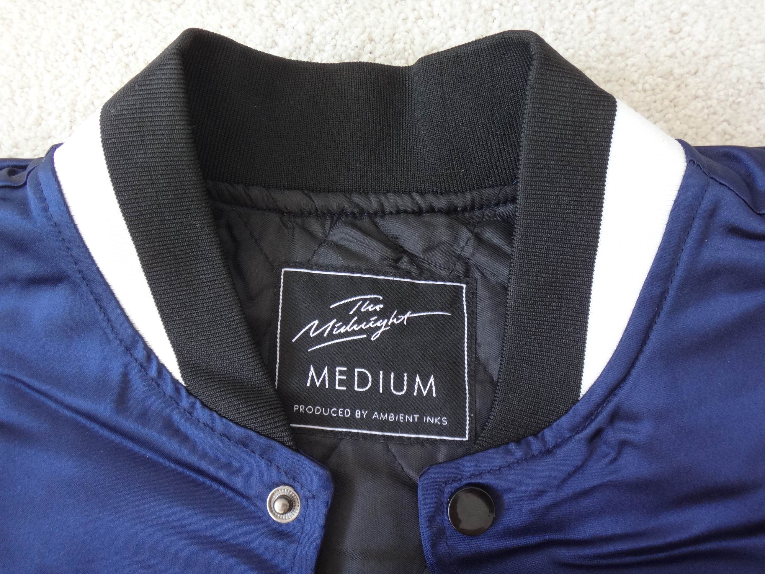✅🆕T h e  M i d n i g h t Synthwave Band Medium Bomber Jacket NEW - photo 3