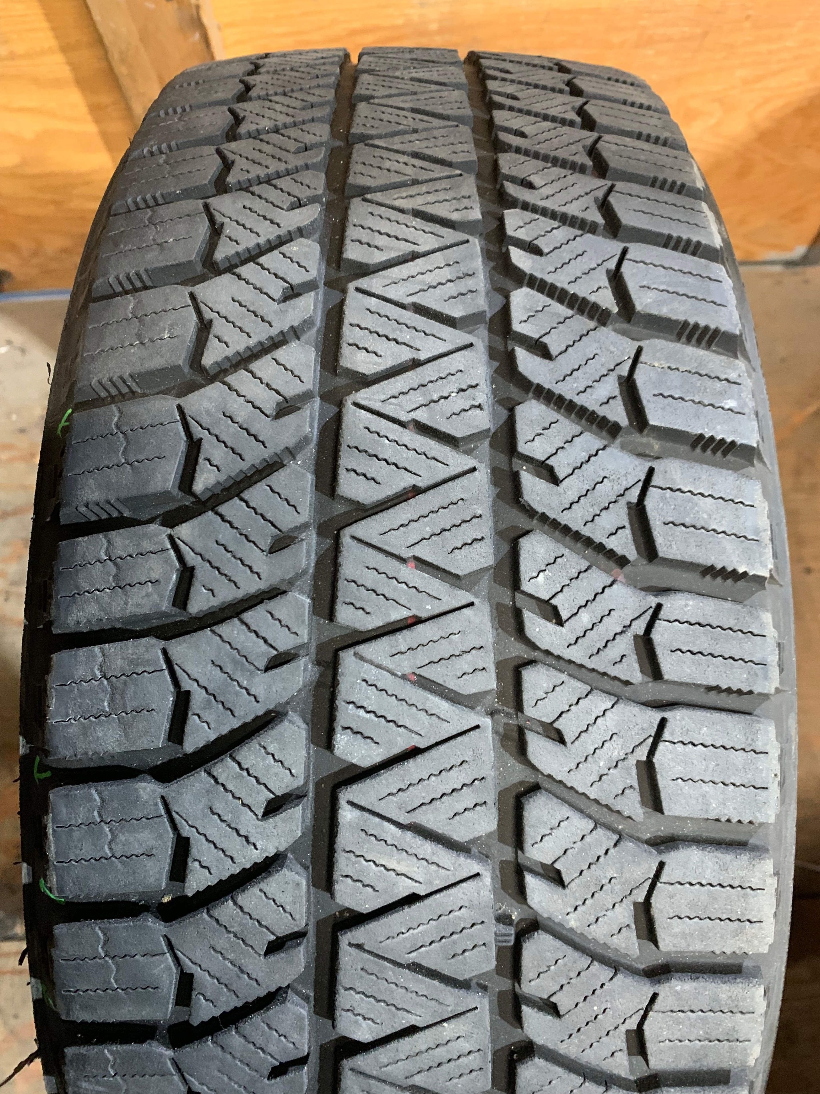 1 x single 215/45/17 91T M+S Bridgestone Blizzak WS90 with 75%
