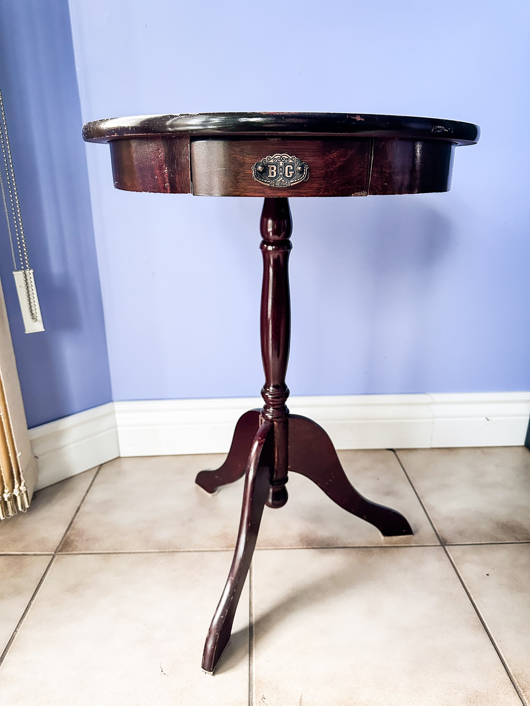 Vintage Mahogany Side Table - Round