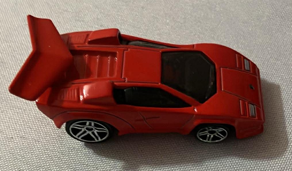 Hot Wheels Lamborghini Countach Red - 1:64 - photo 2