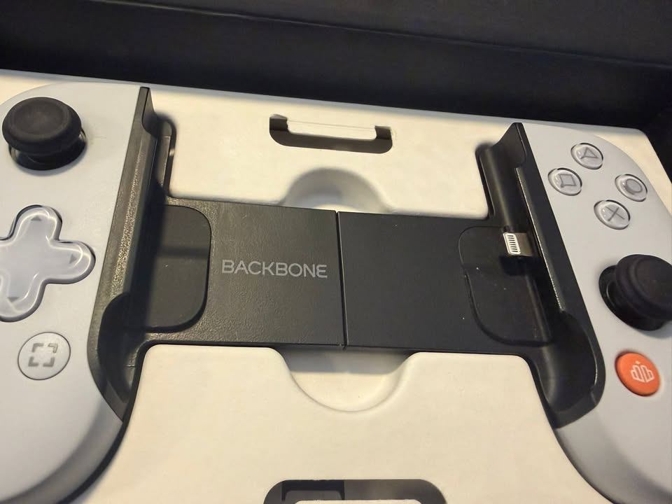 Backbone PlayStation Edition iPhone Controller - photo 3
