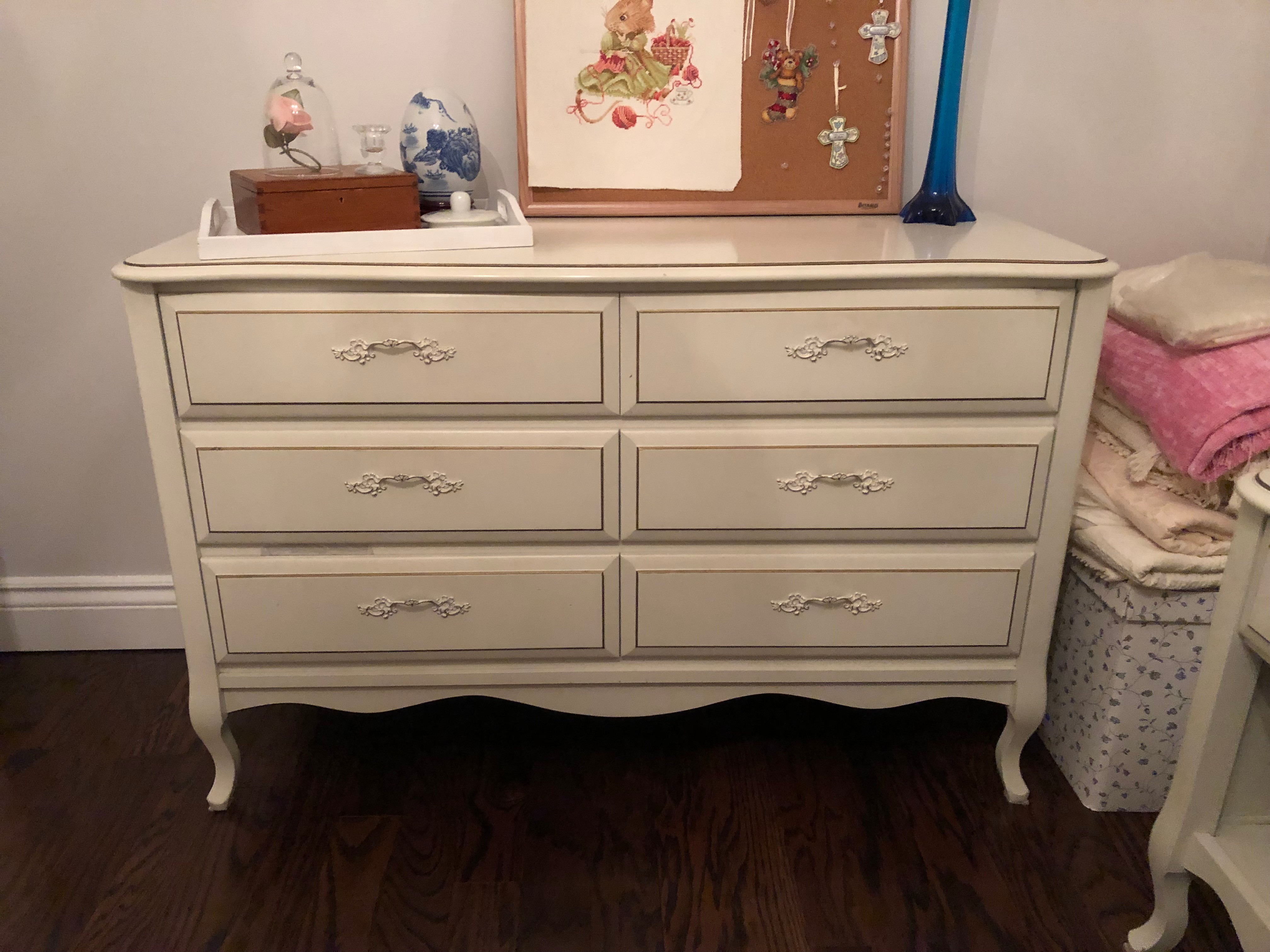 Vintage - White French Provincial 6-Drawer Dresser with Mirror - photo 2