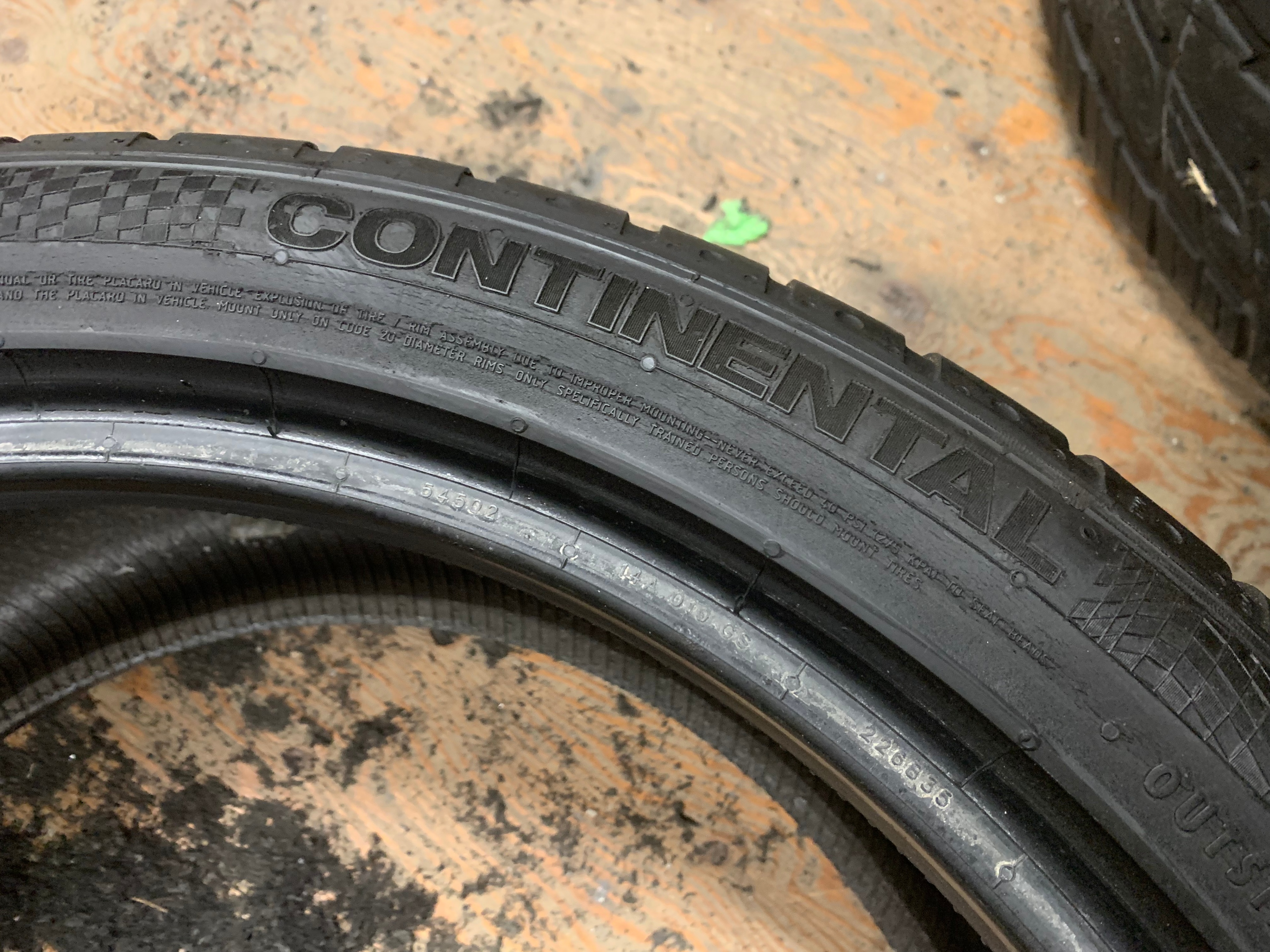 PAIR of 275/35/20 Continental Sport contact 2 MO with 70% tread - photo 4