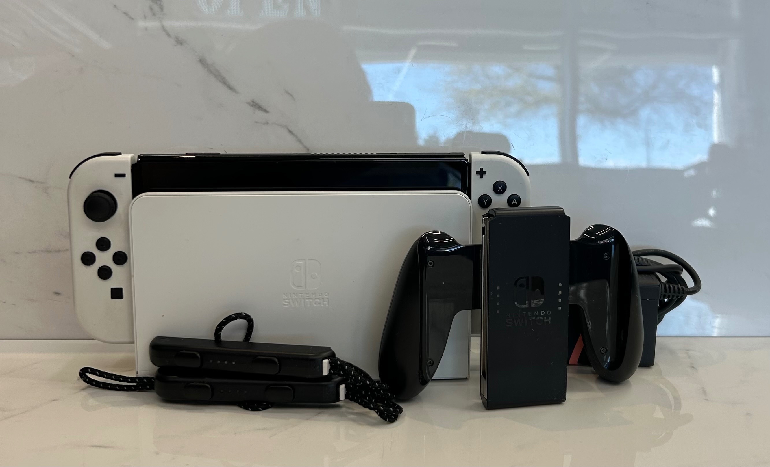 Nintendo Switch OLED - white - photo 2