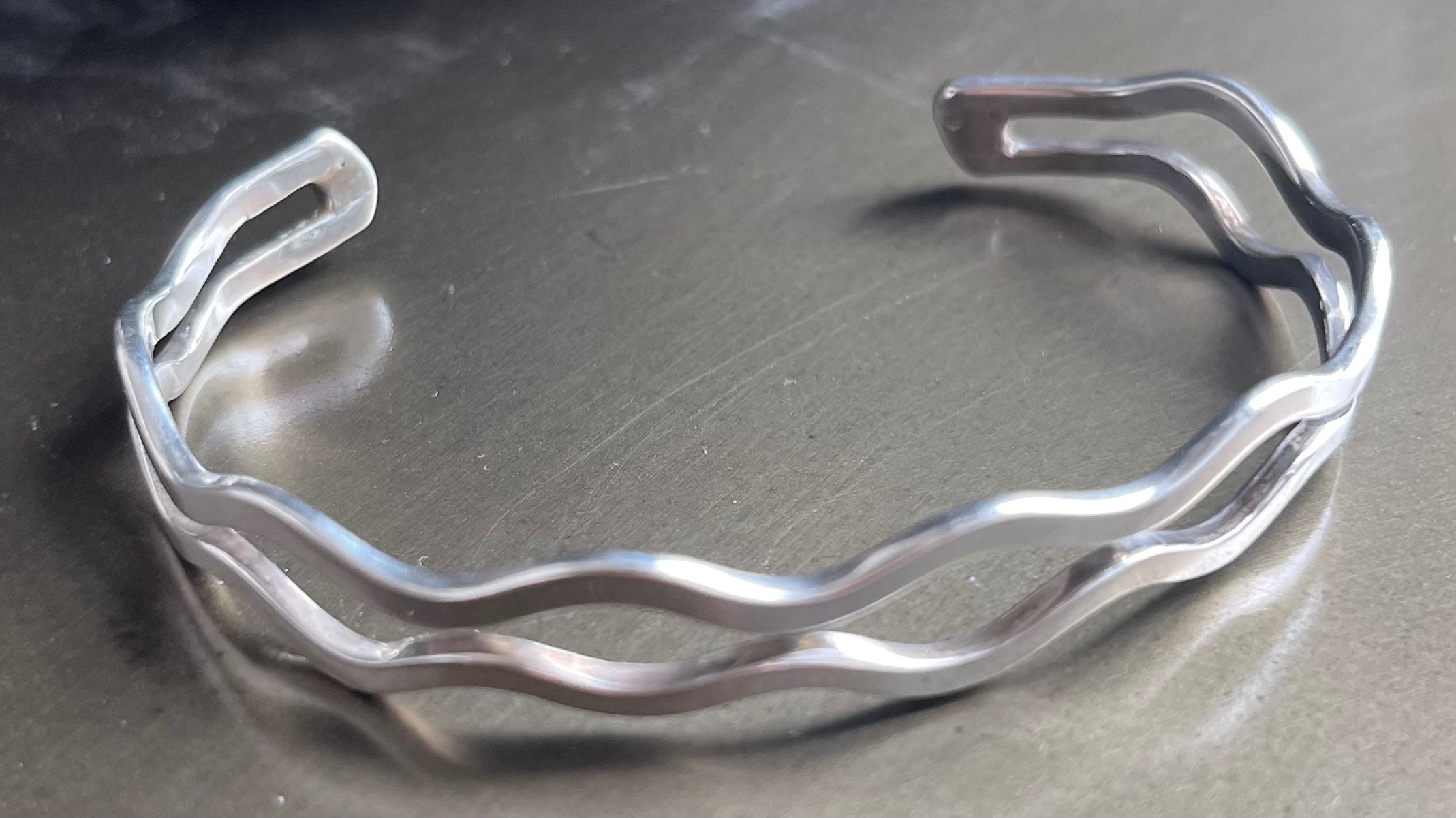Vintage Sterling Silver "Wavy Ribbon" Cuff Bracelet - 10.5g - photo 2