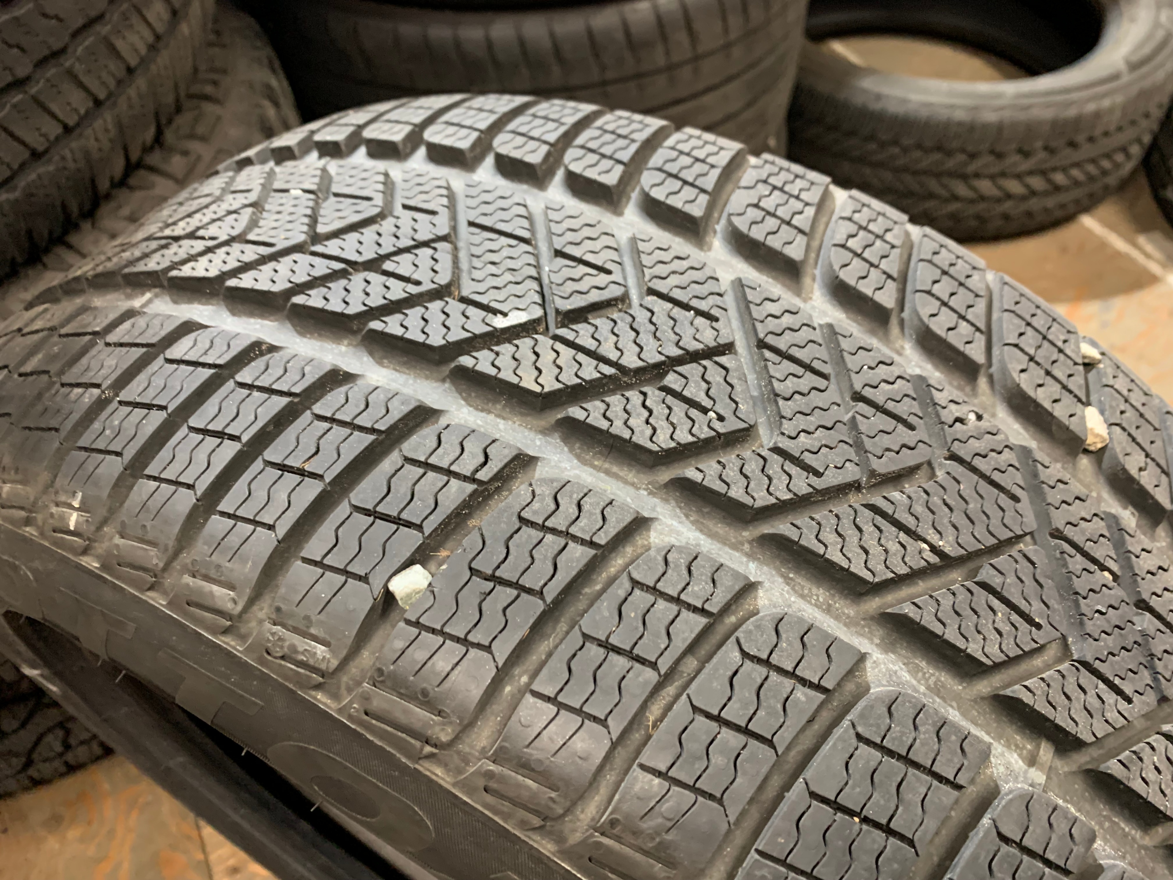 1 X single 255/45/19 M+S Pirelli Sottozero 3 T1 elect w 90% - photo 4