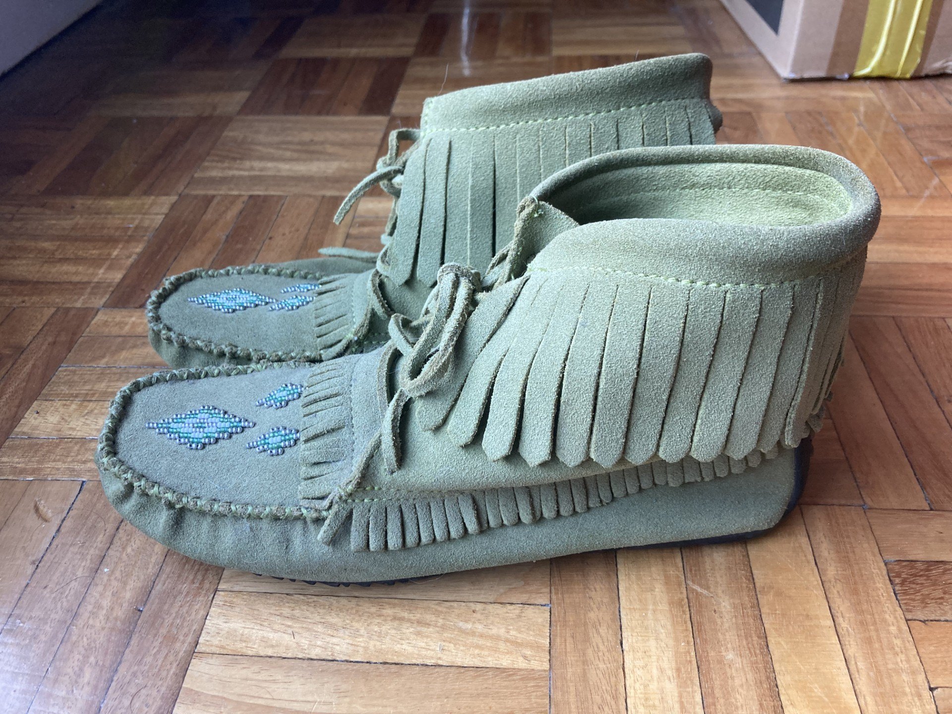 Manitobah Mukluks sage green suede moccasins (Women's size 9) - photo 2