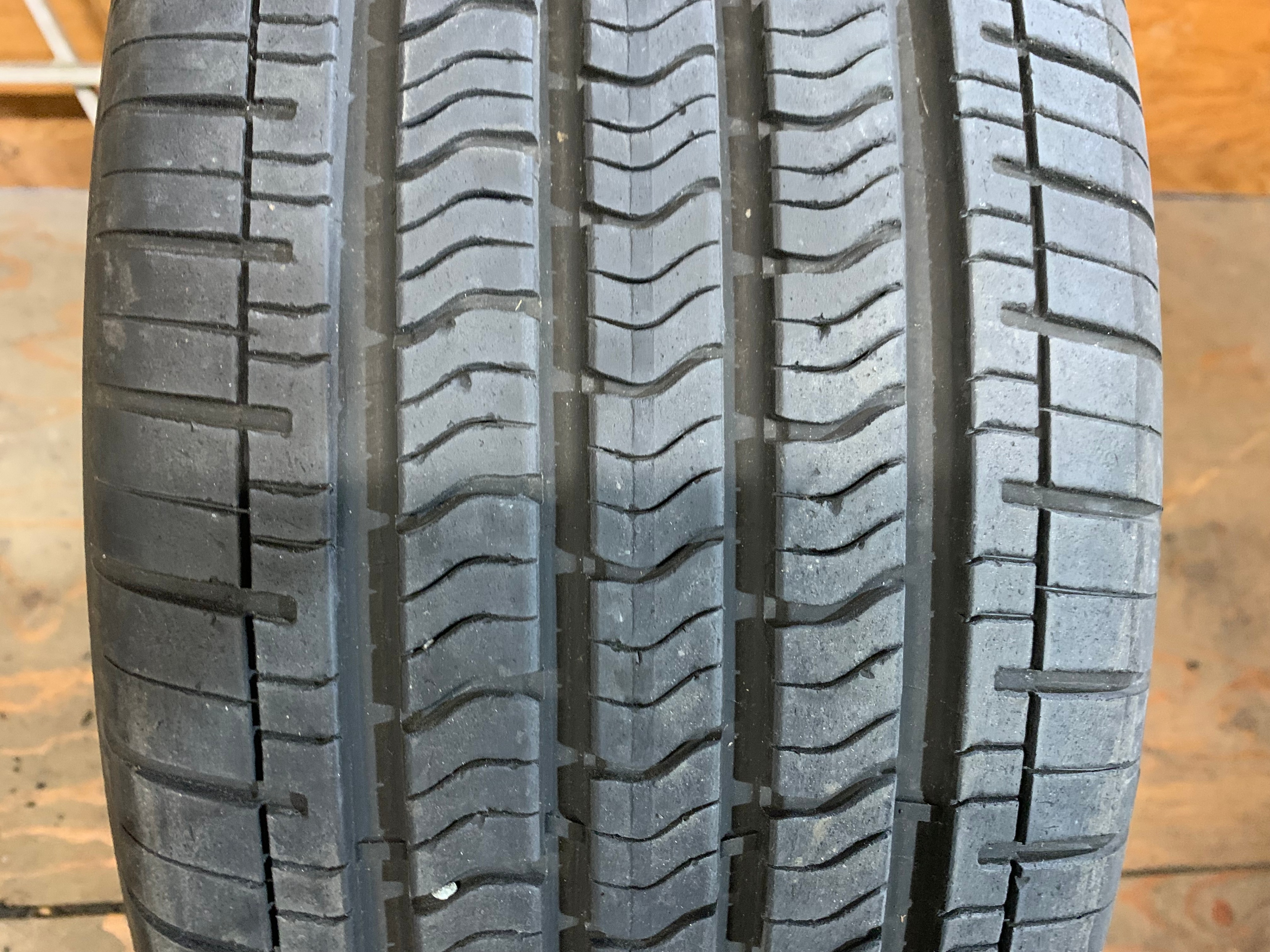 1 X single 235/40/19 96V M+S Goodyear eagle Sport A/S with 80% - photo 2