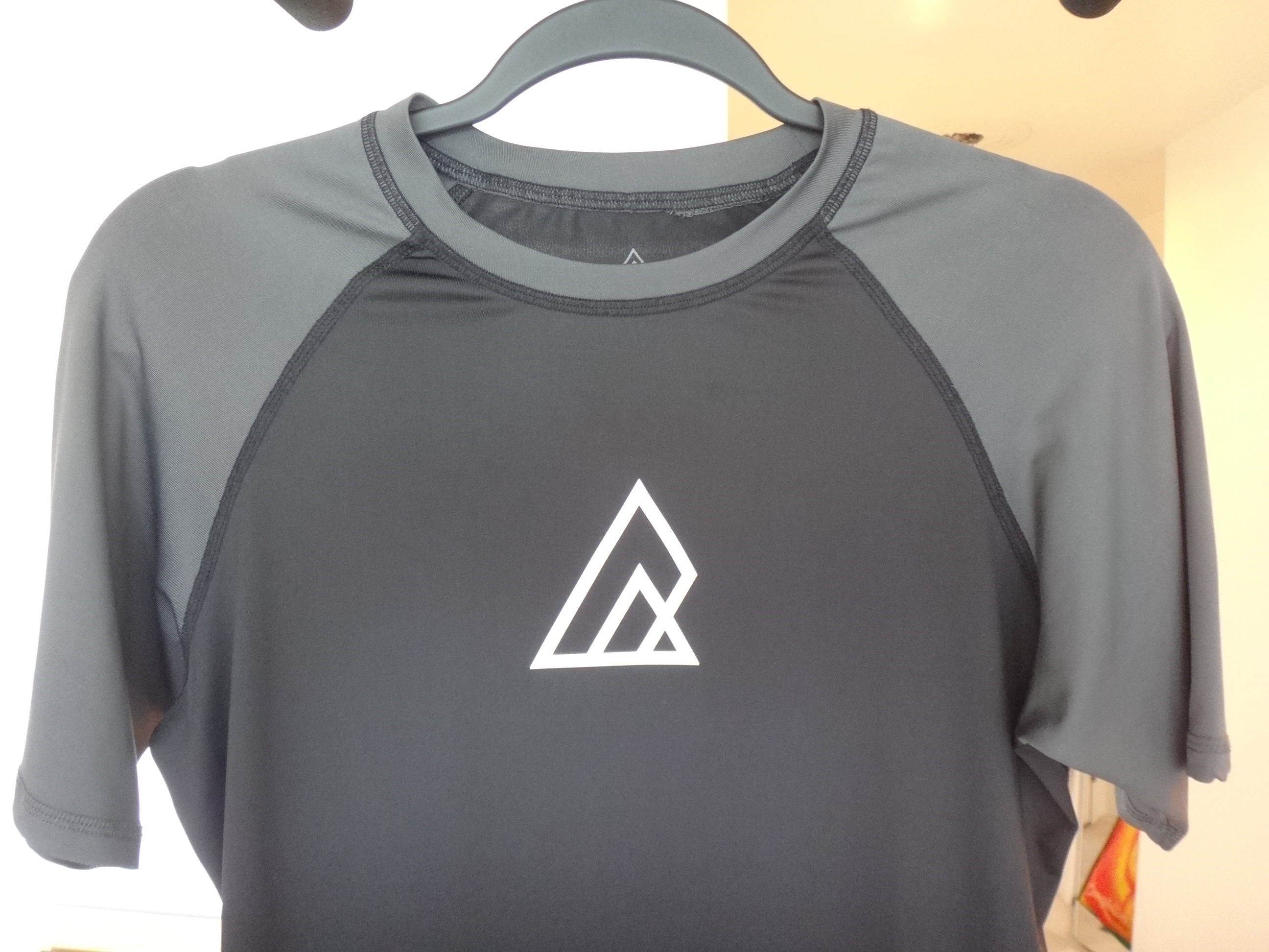 ✅👍🆕RIPZONE Small Stretch SPF 40 Swim Surf Compression T-Shirt