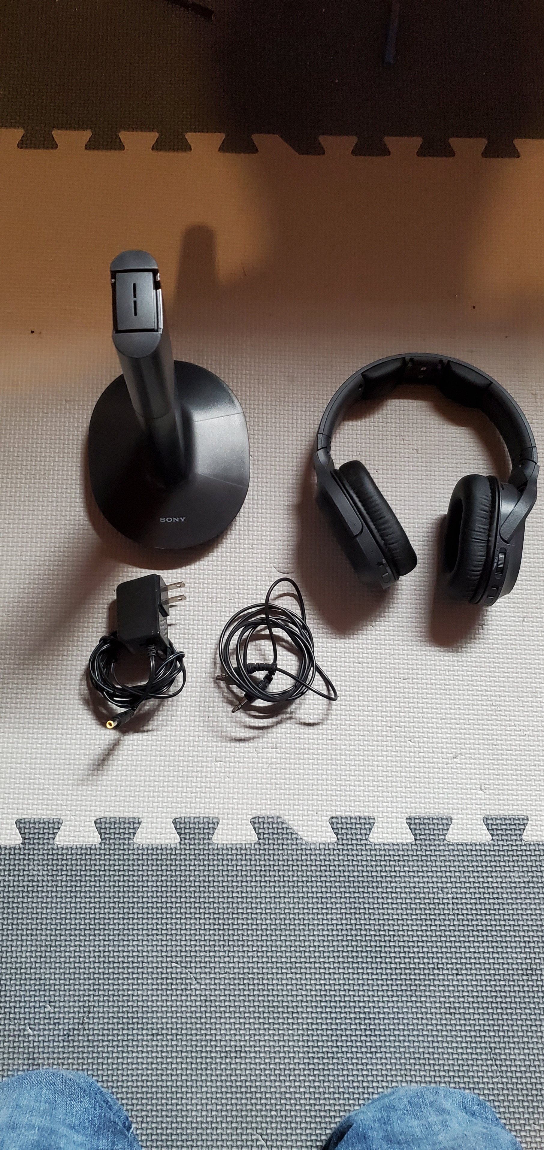 Sony Wireless Home Theater Headphone / Transmitter - photo 3