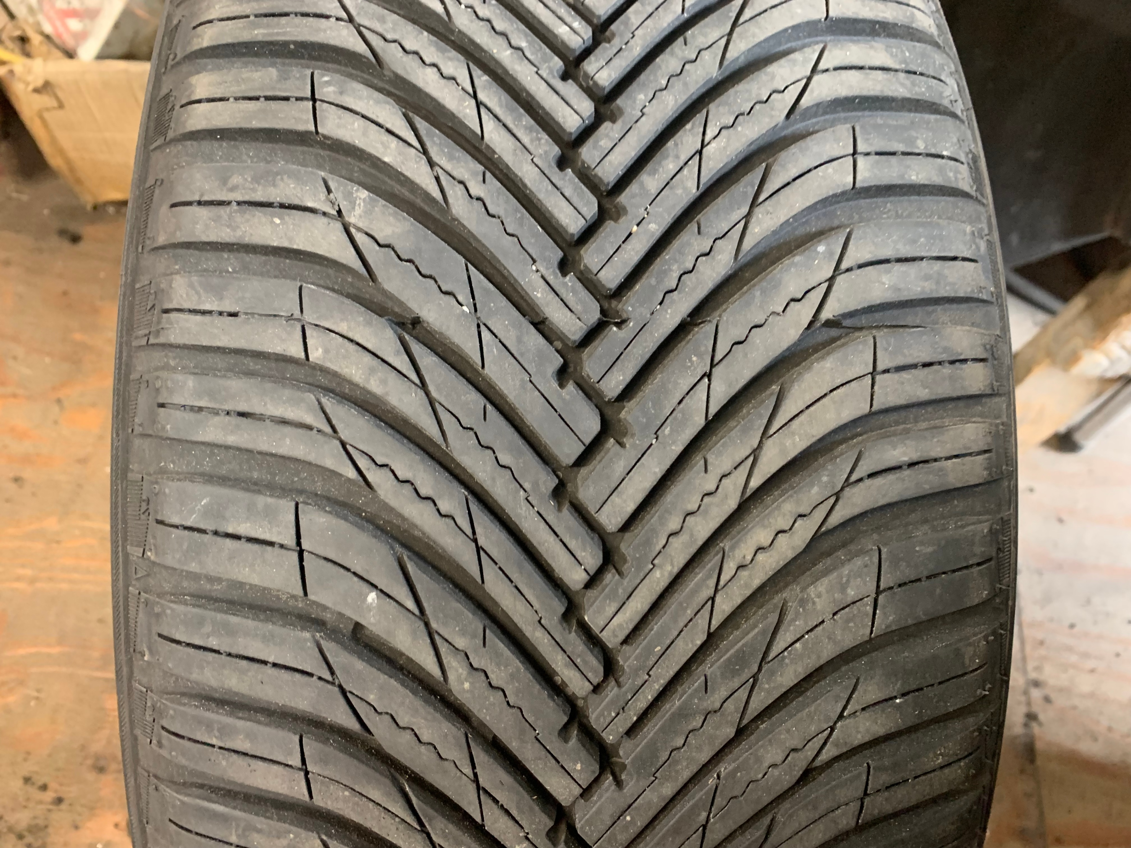 1 X single 235/45/18 98W M+S Maxxis Premitra A/S with 85% tread - photo 2