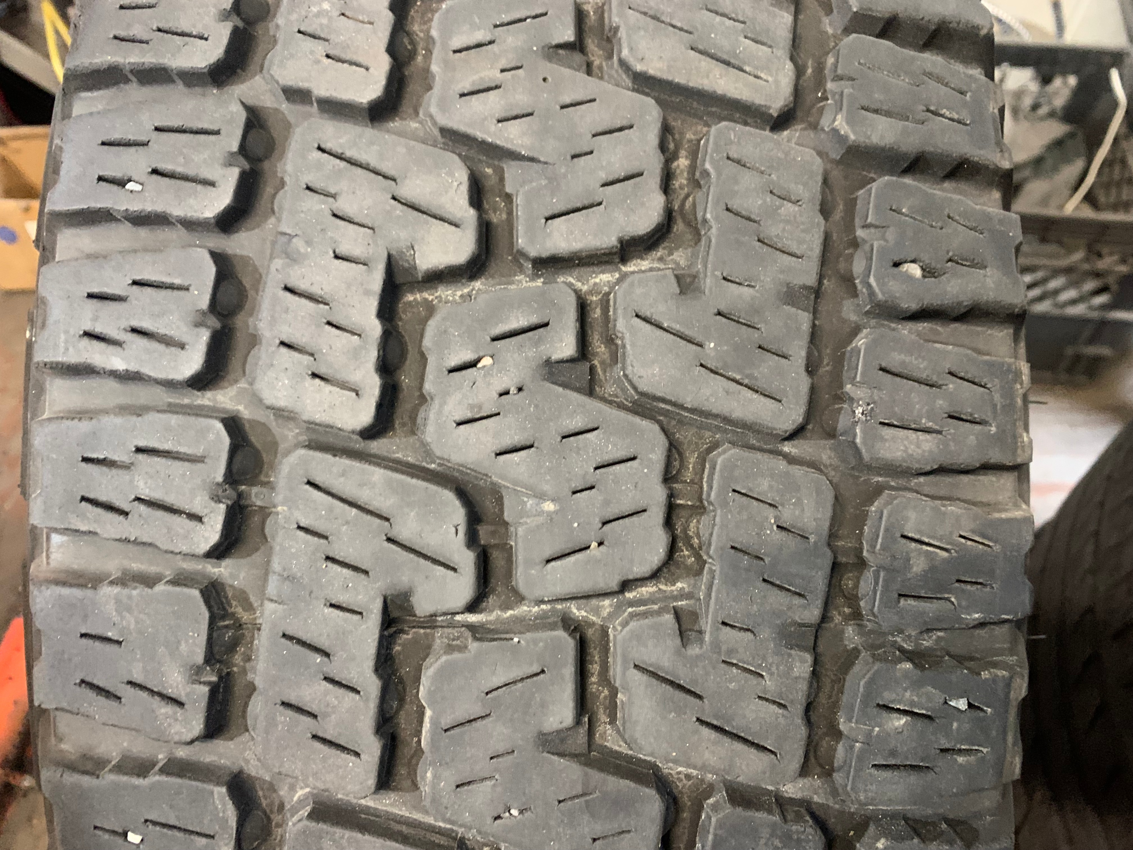 1 X single LT 275/70/18 10PR Pirelli Scorpion All Terrain Plus - photo 2