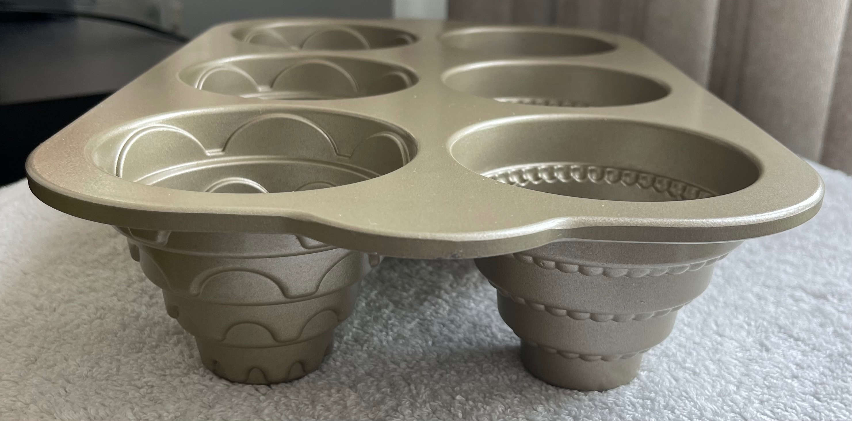 Nordic Ware Tiered Cakelet Pan (6 Cup) - photo 3