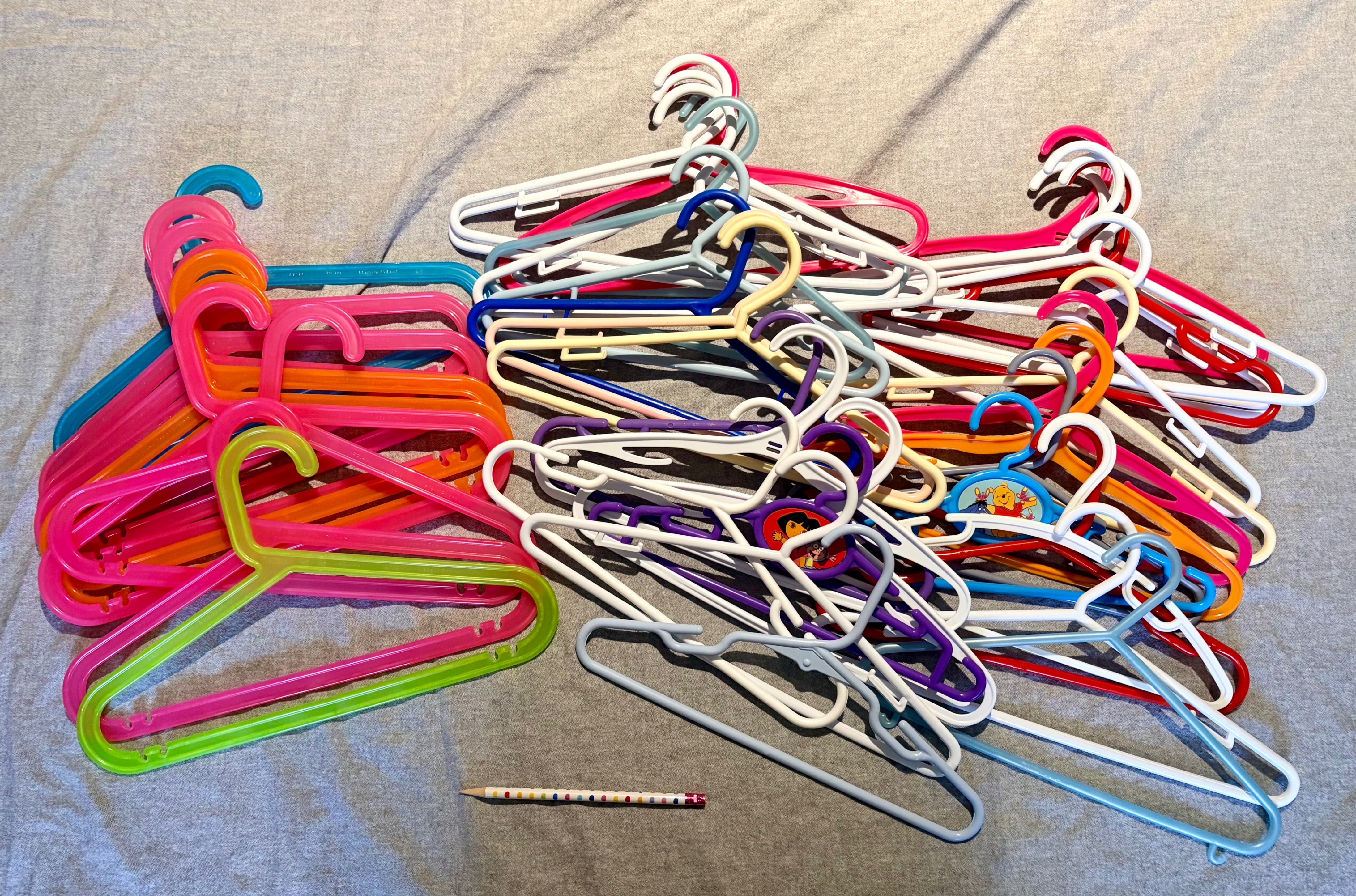 👕 50 Child-Sized Plastic Clothes Hangers 👕