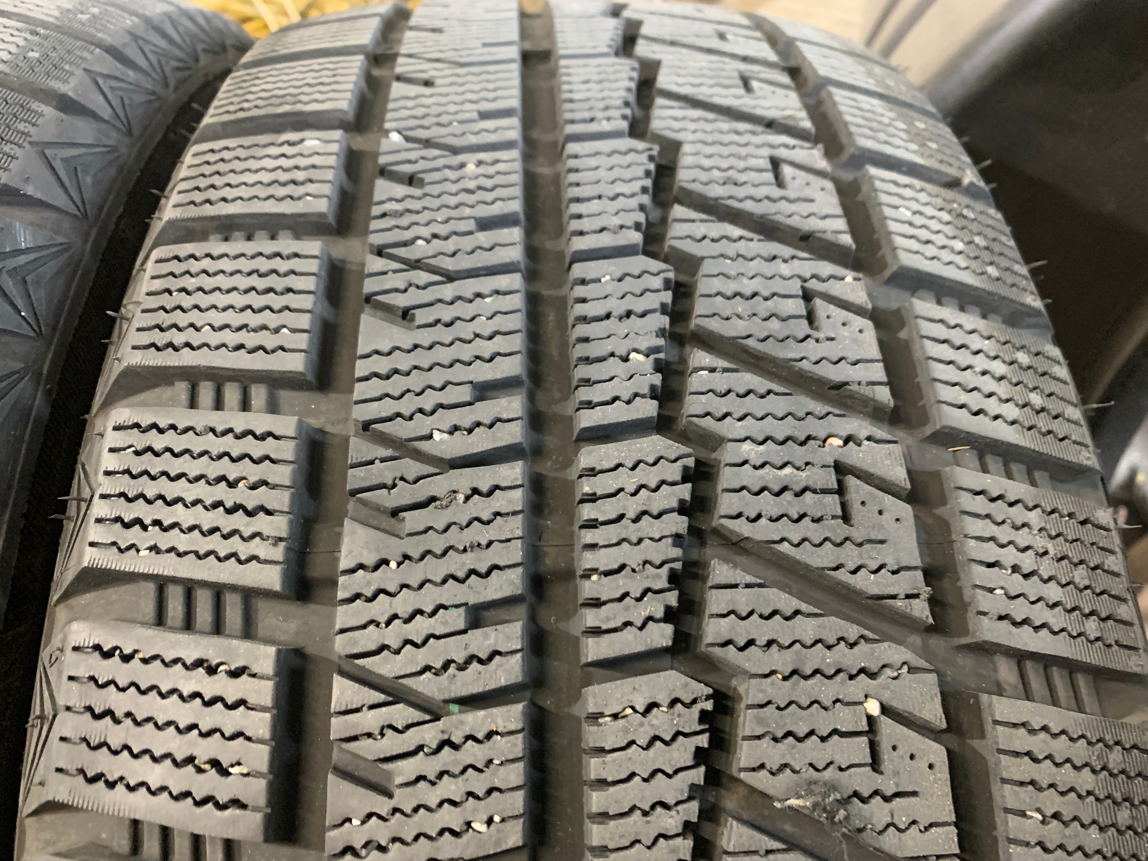 PAIR of 235/40/19 92H M+S Maxtrek Trek M7 Plus with 90% tread - photo 2